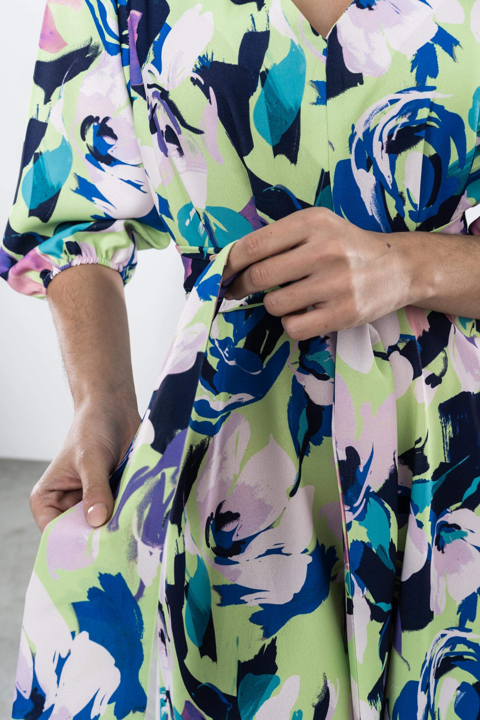 VESTIDO VUELO ESTAMPADO ROSAS