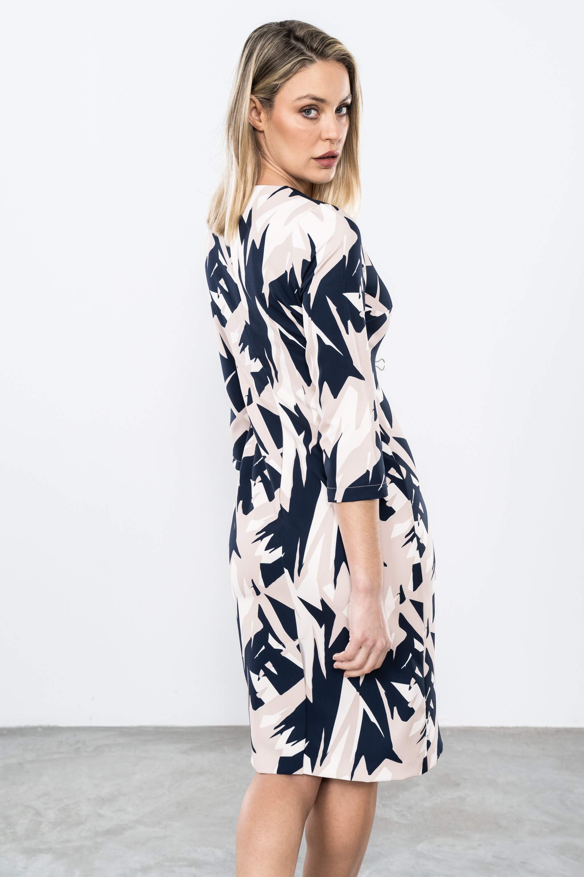 VESTIDO MANFA FRANCESA ESTAMPADO ABSTRACTO