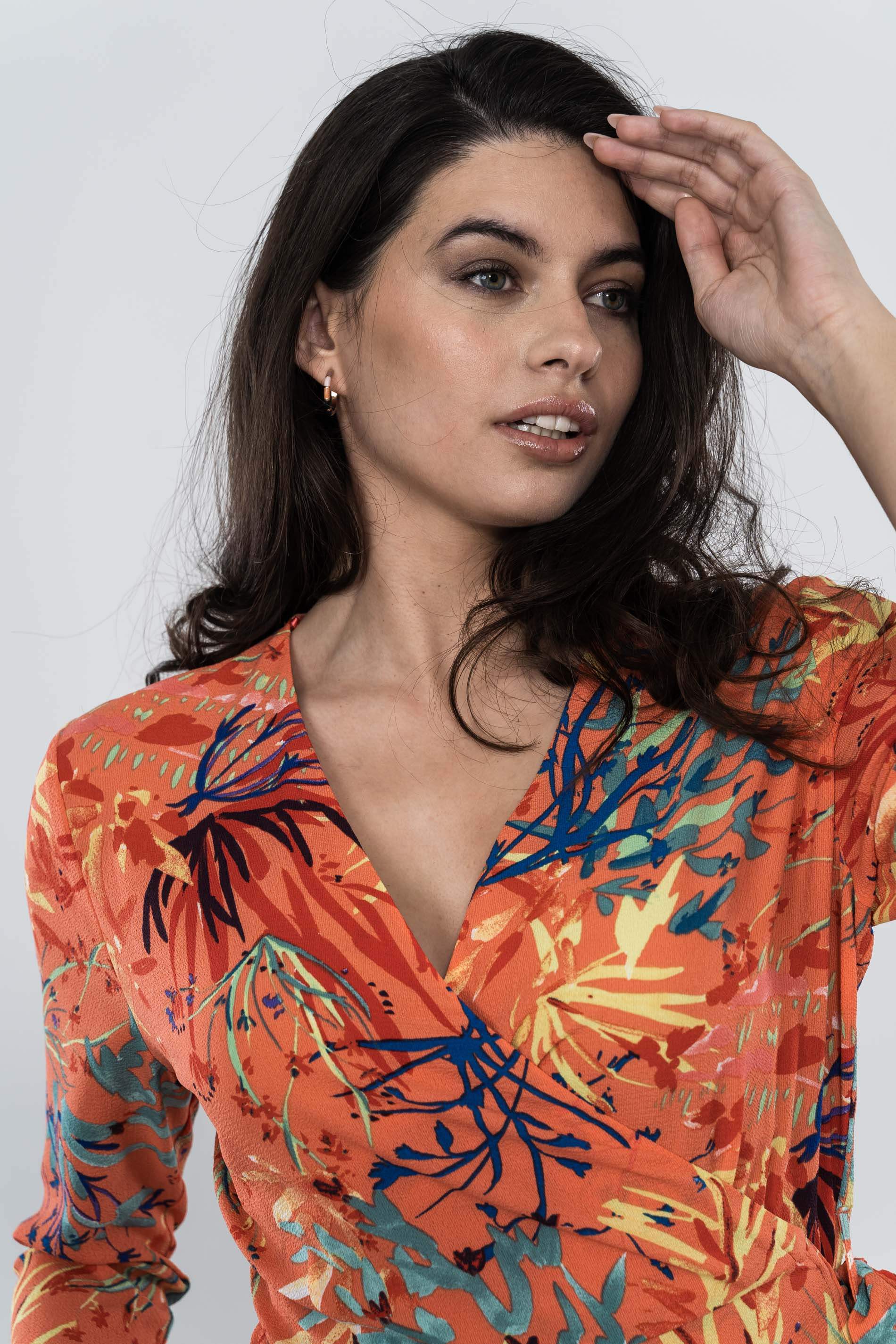 VESTIDO FLORAL ENVOLVENTE