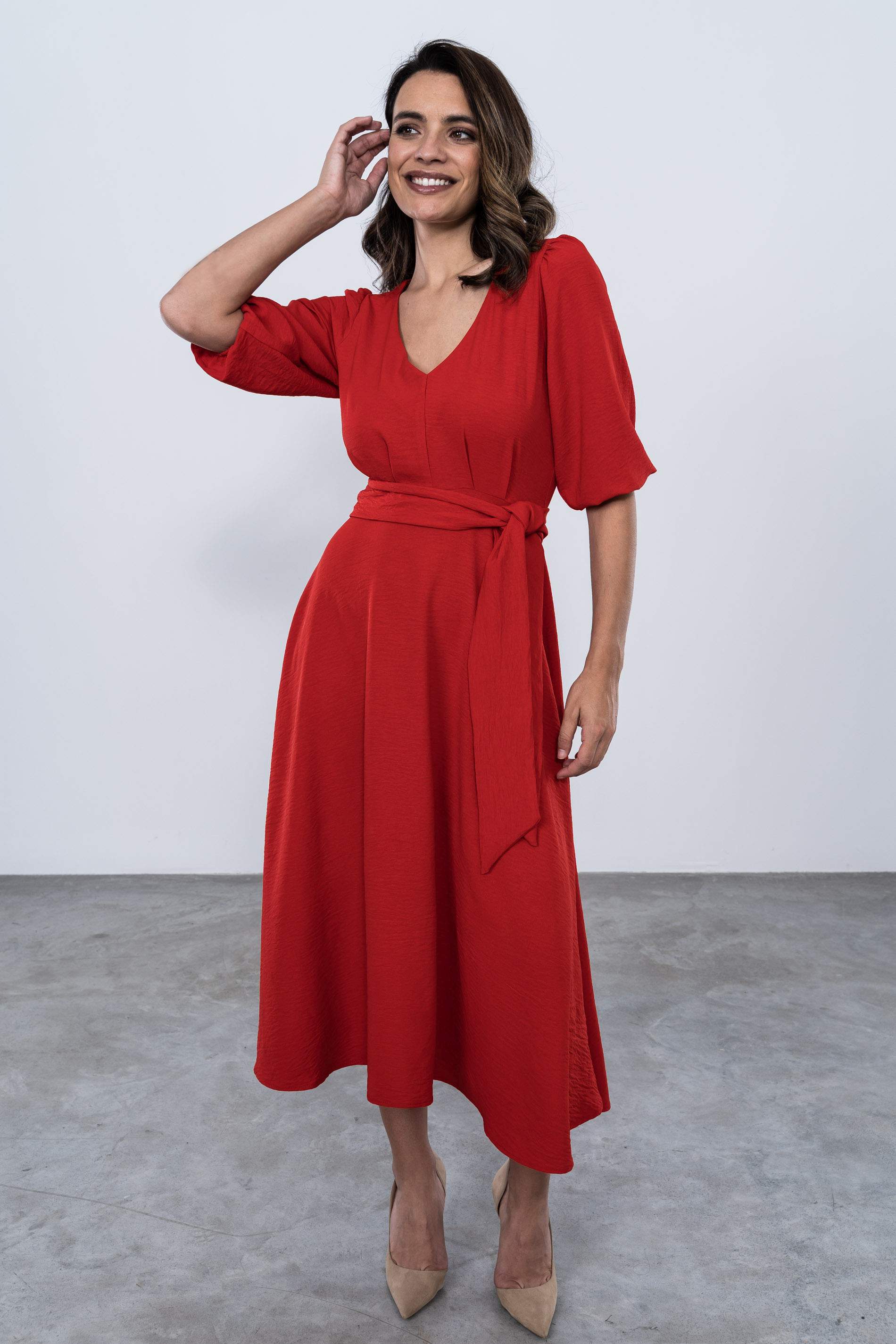 VESTIDO VUELO CINTURÓN ROJO