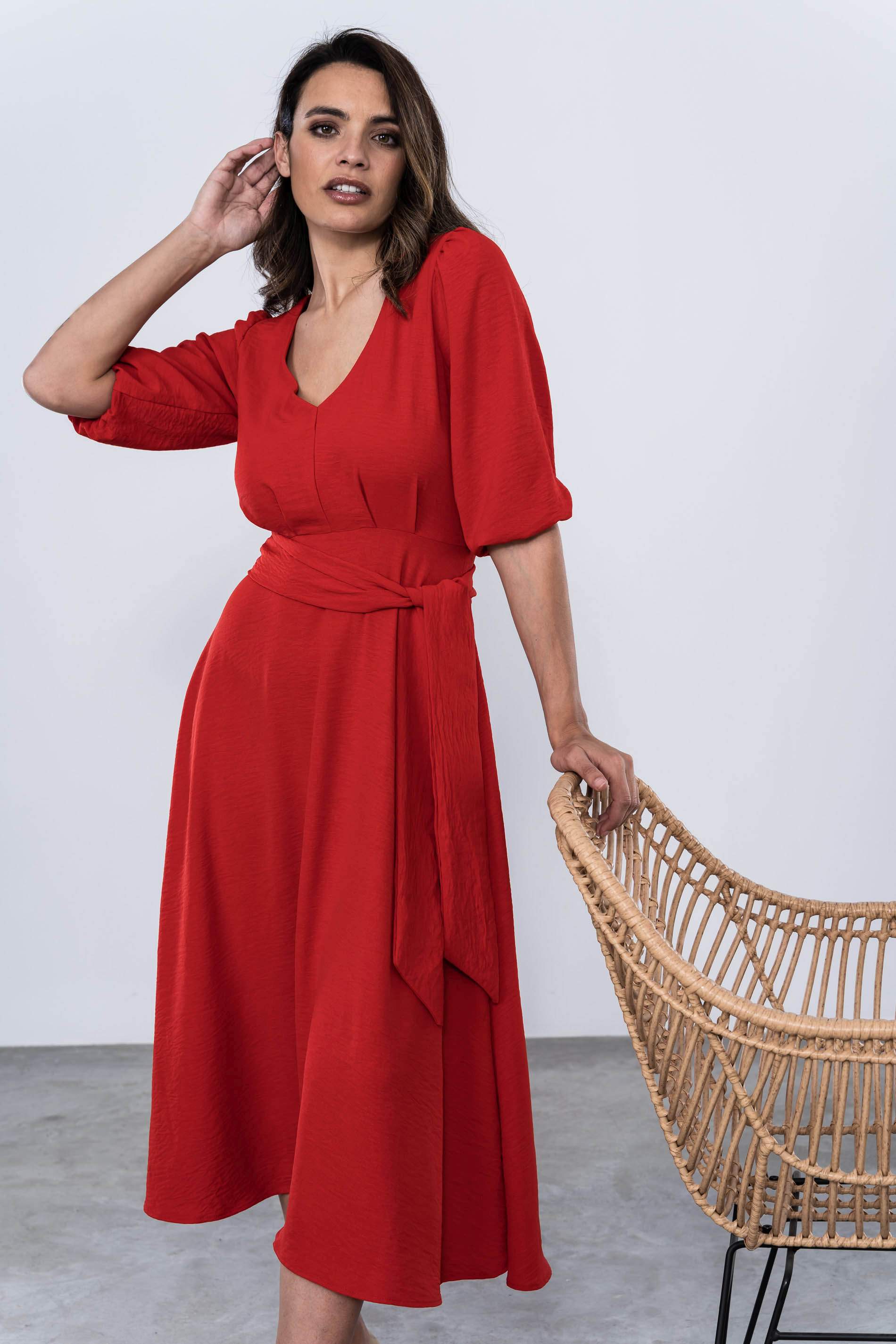 VESTIDO VUELO CINTURÓN ROJO