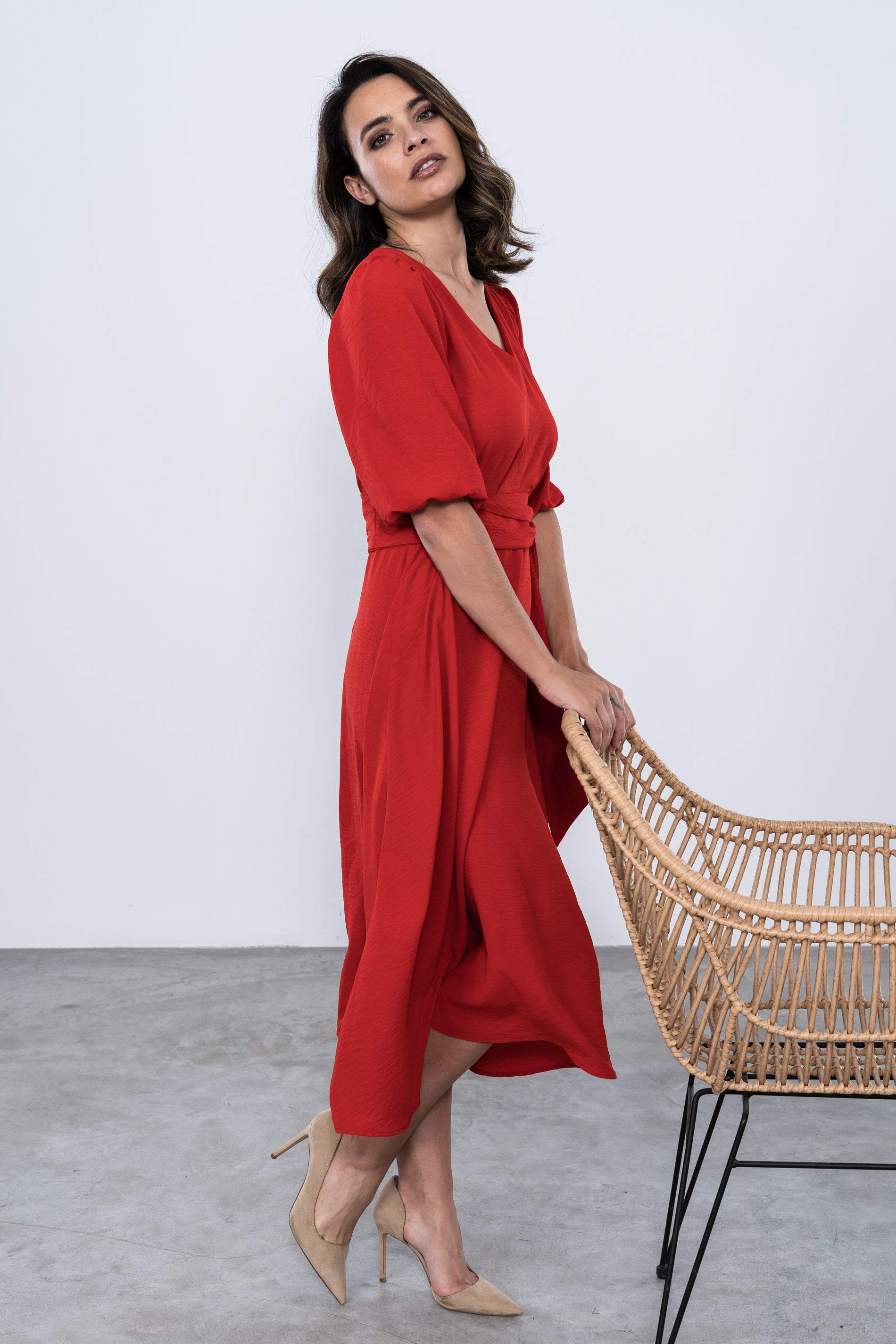 VESTIDO VUELO CINTURÓN ROJO