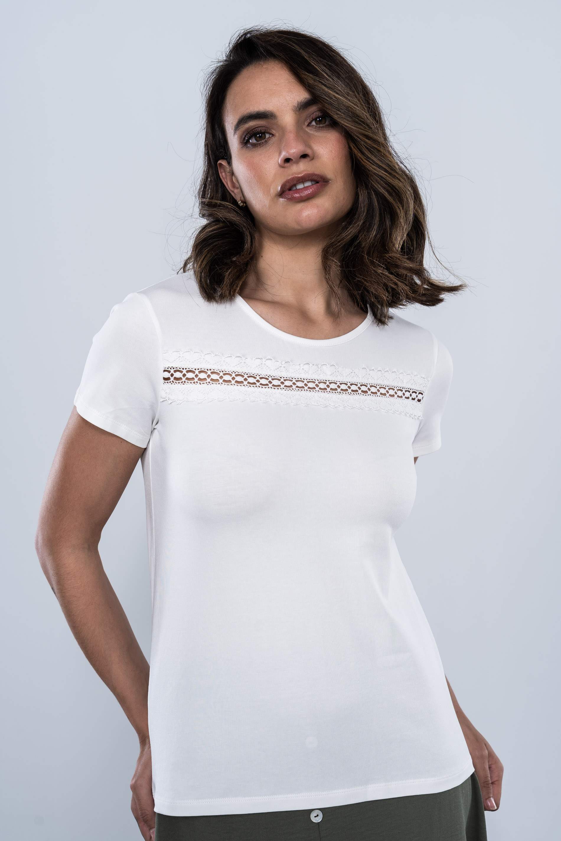 CAMISETA TIRA ENCAJE MANGA CORTA