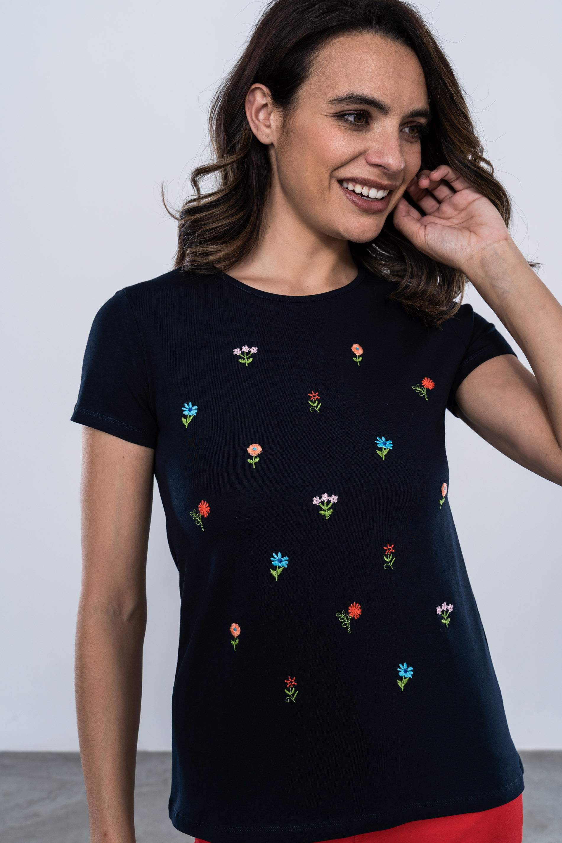 CAMISETA FLORES BORDADA MARINO