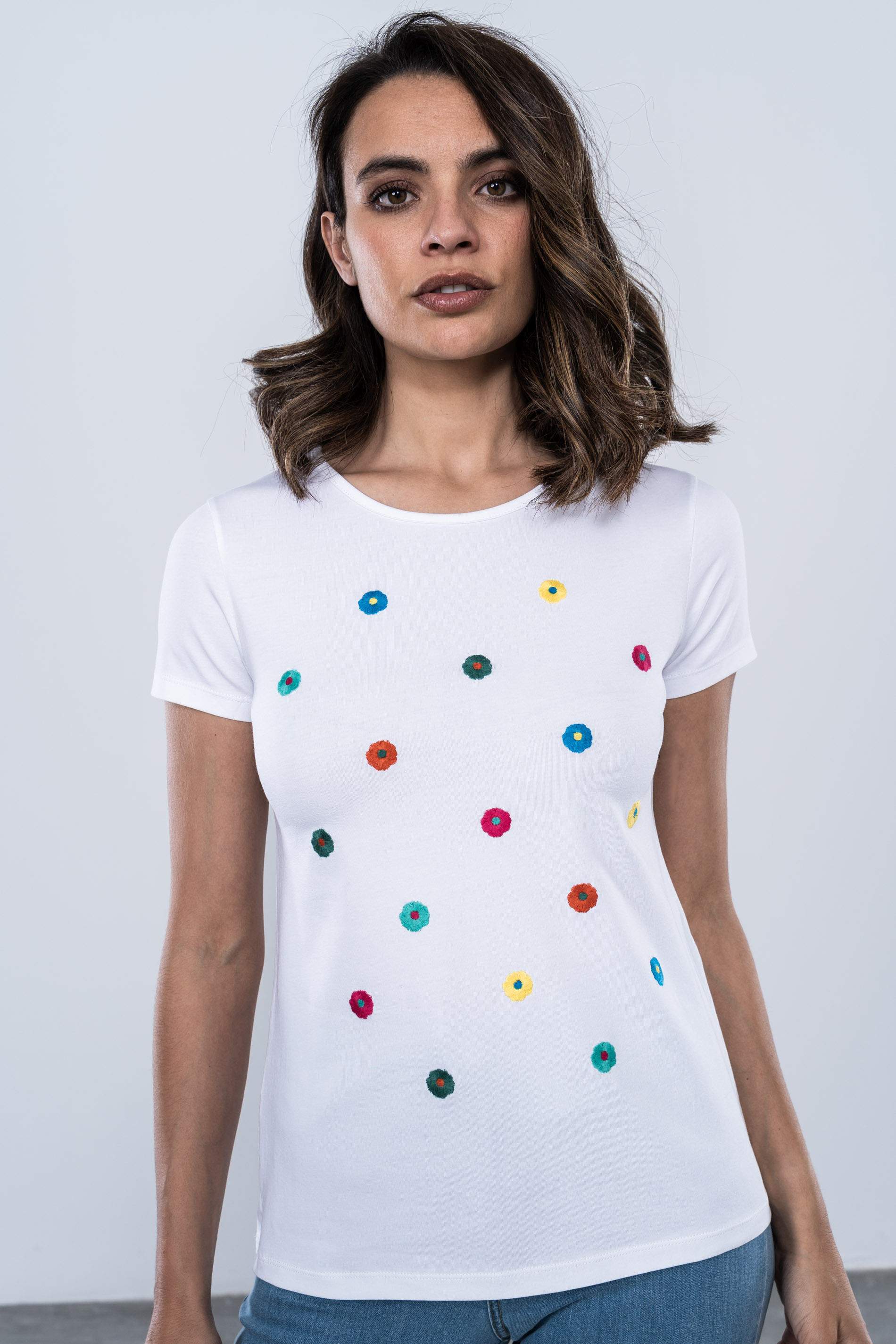CAMISETA MARGARITAS COLOR BORDADAS