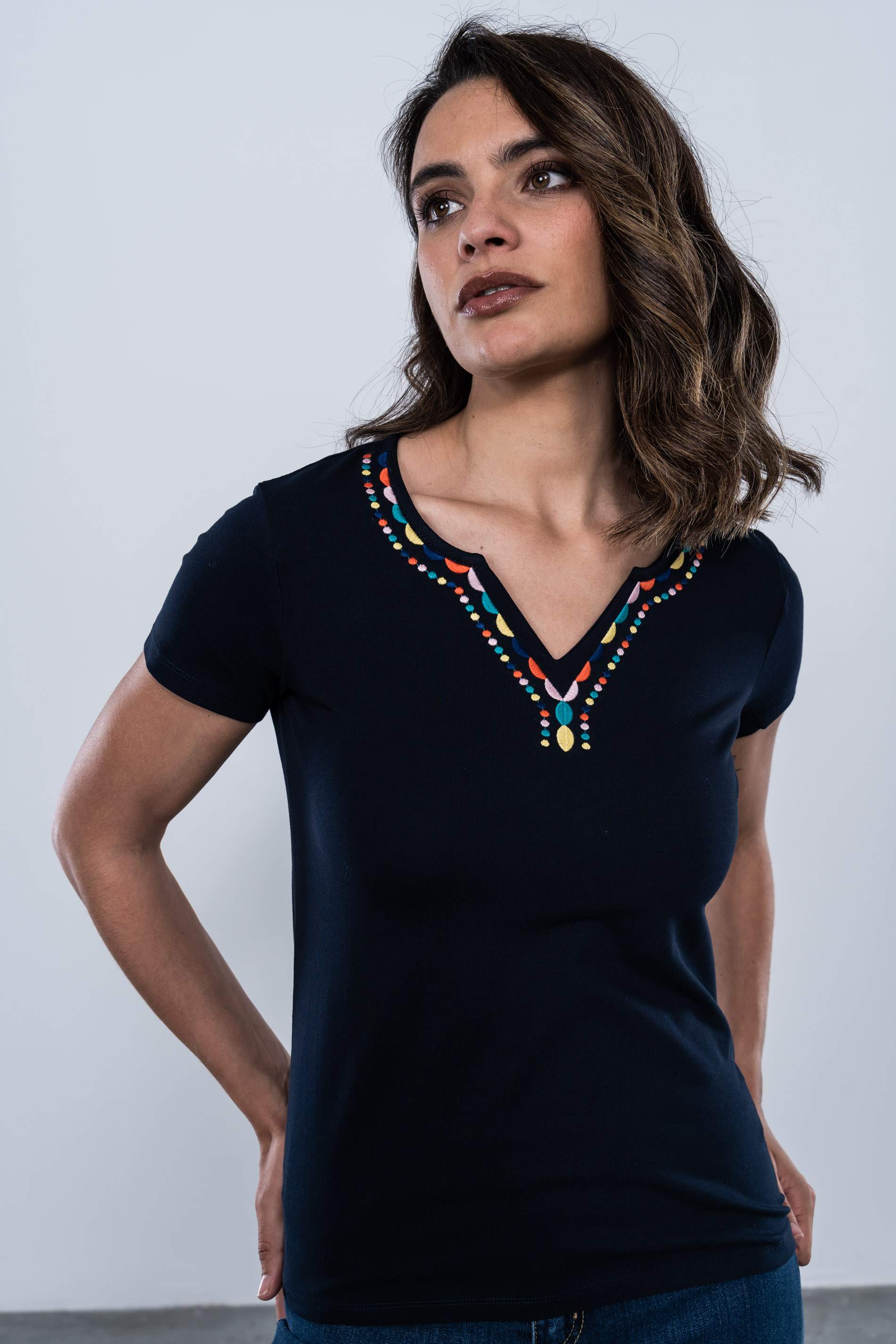 CAMISETA PICO BORDADO TOPOS MARINO