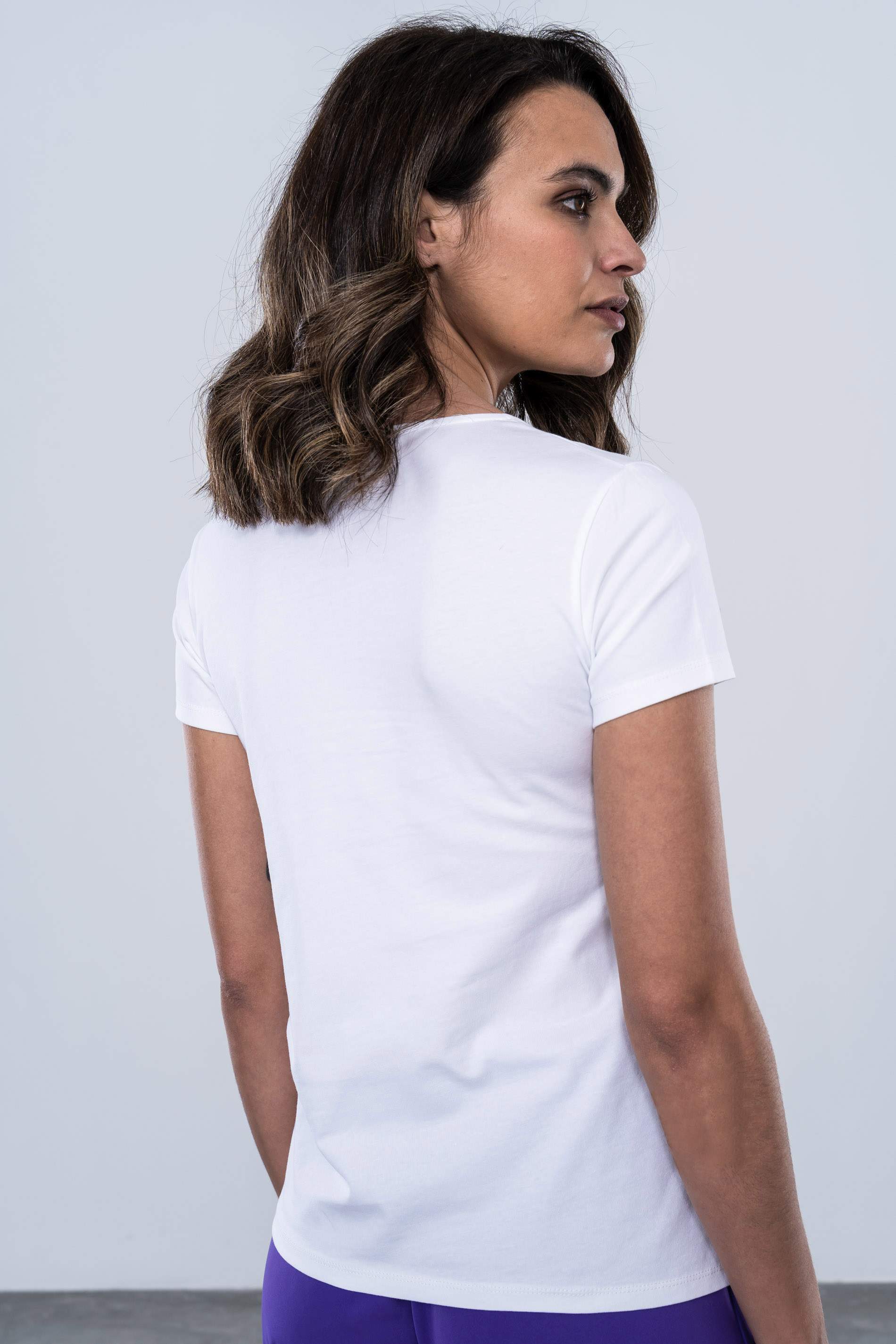 CAMISETA PICO BORADO FLORAL BLANCO