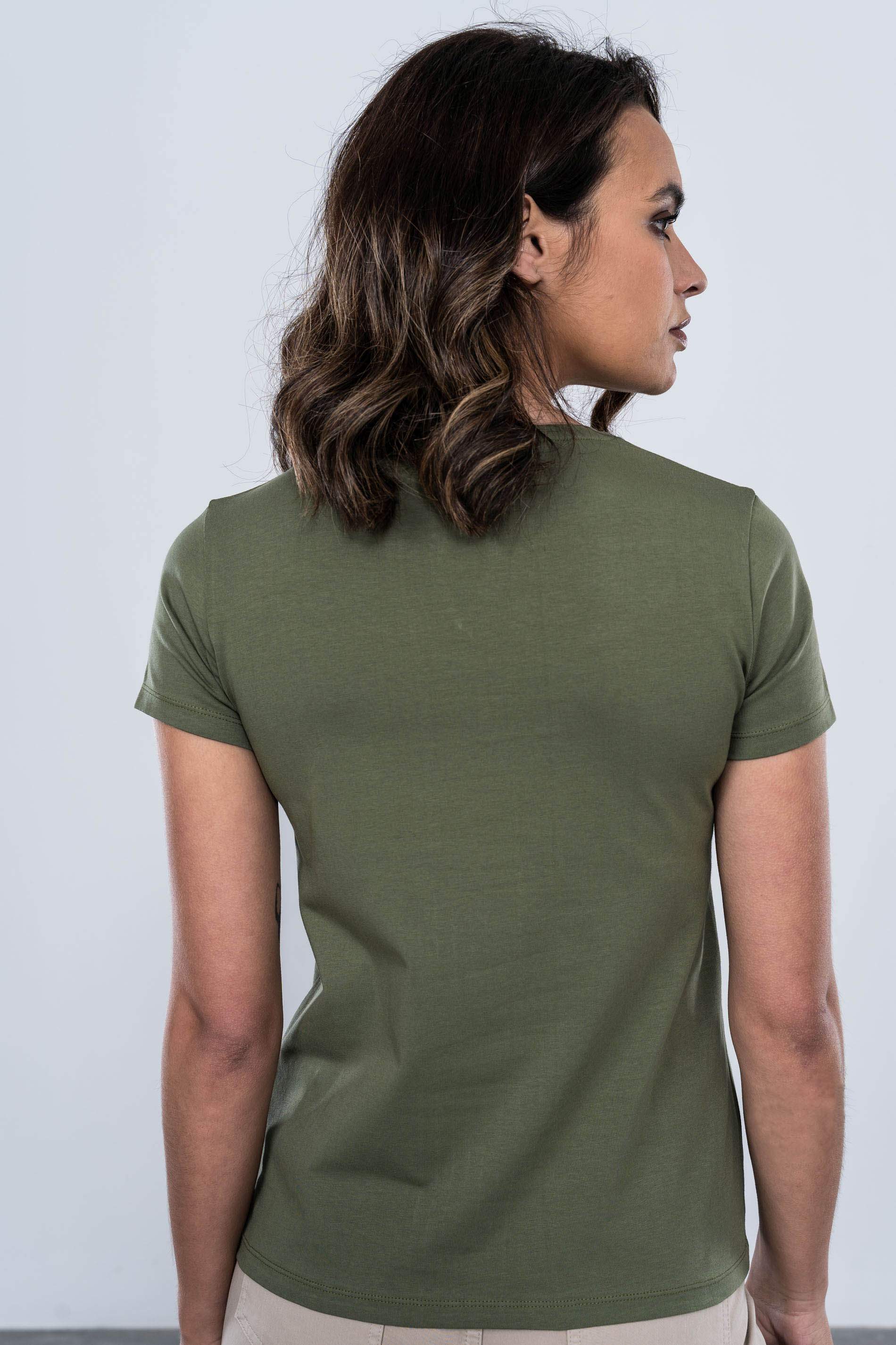 CAMISETA UVE BORDADO LINEAL KAKI
