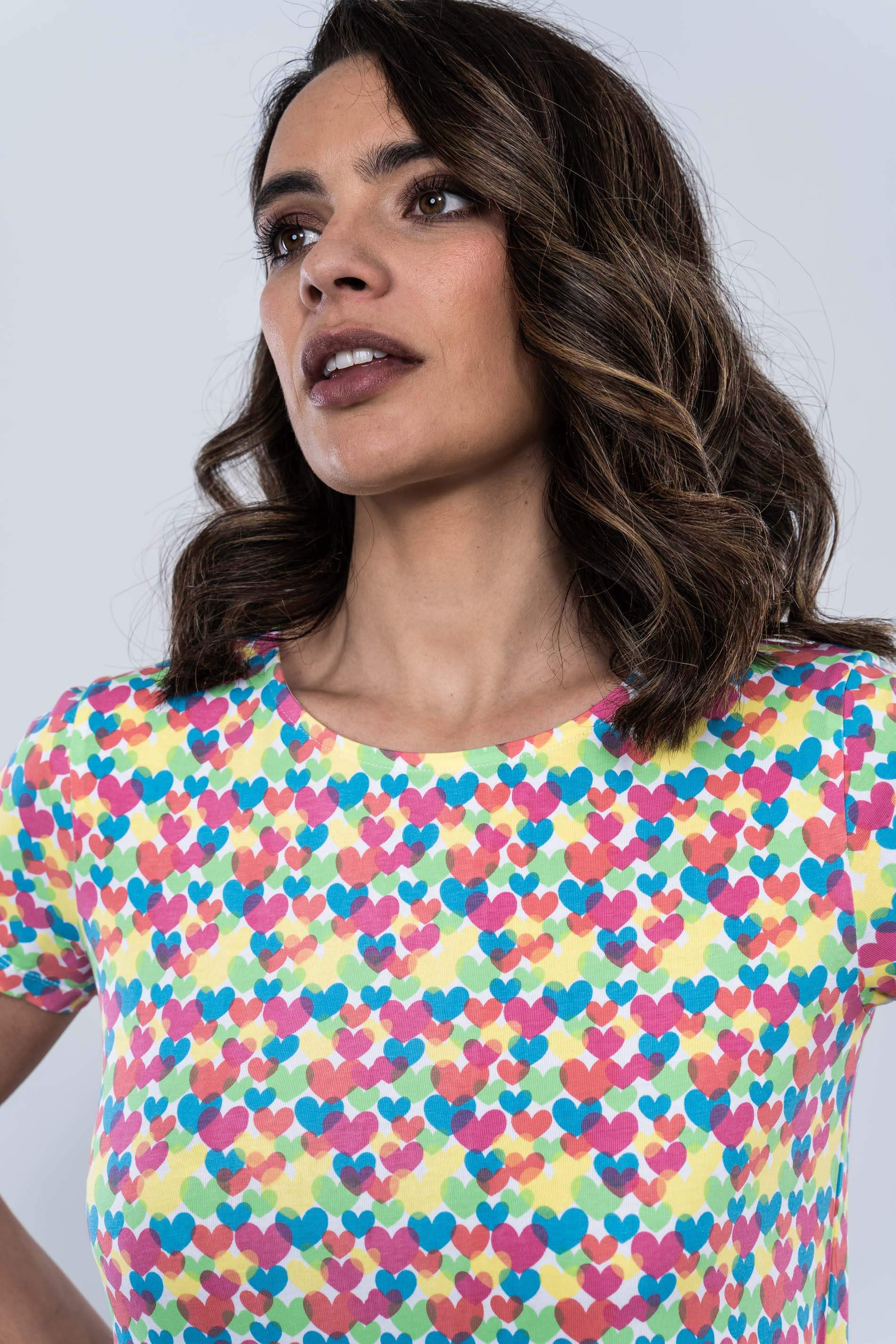 CAMISETA ESTAMPADA CORAZONES