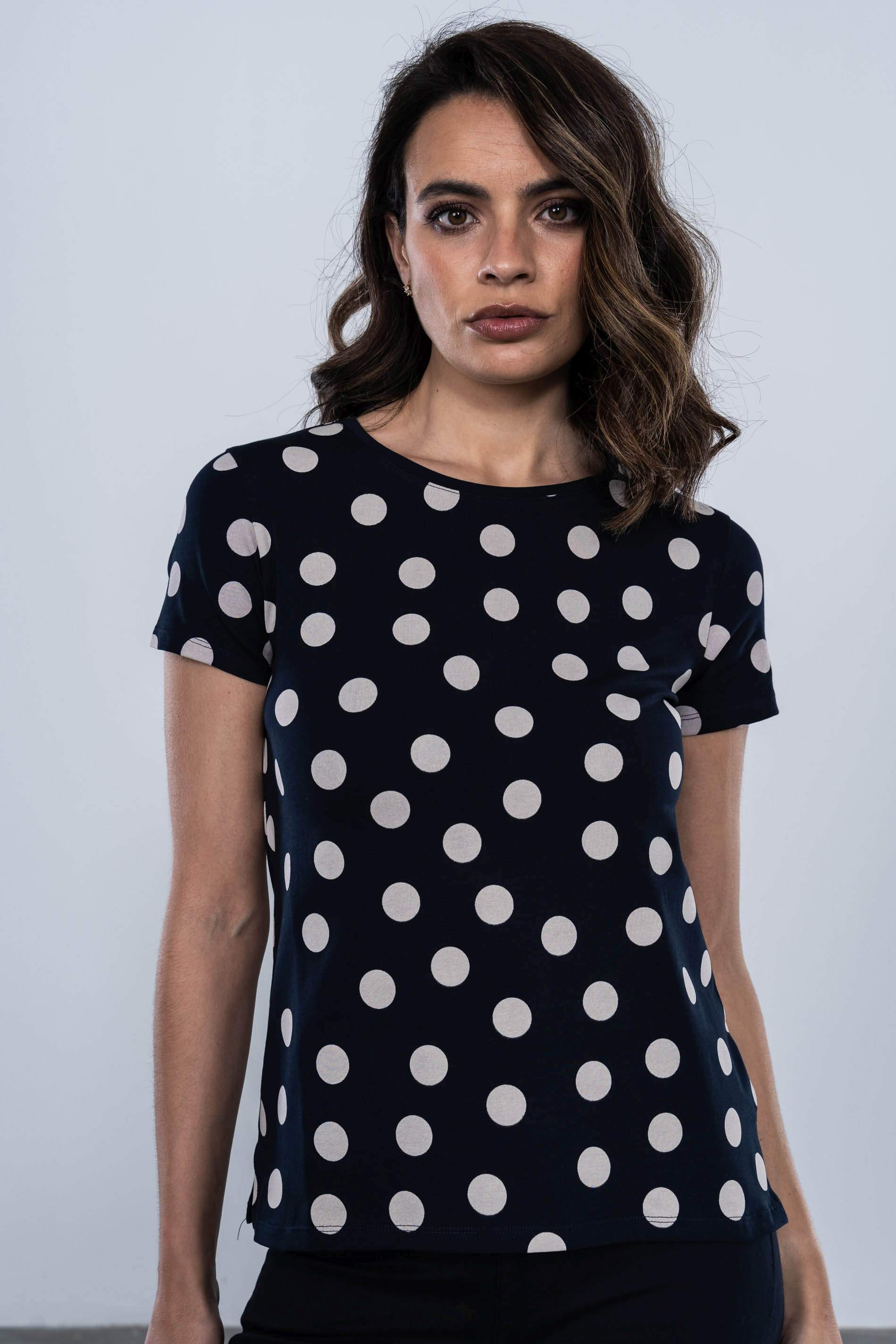 CAMISETA ESTAMPADA TOPOS BLANCOS