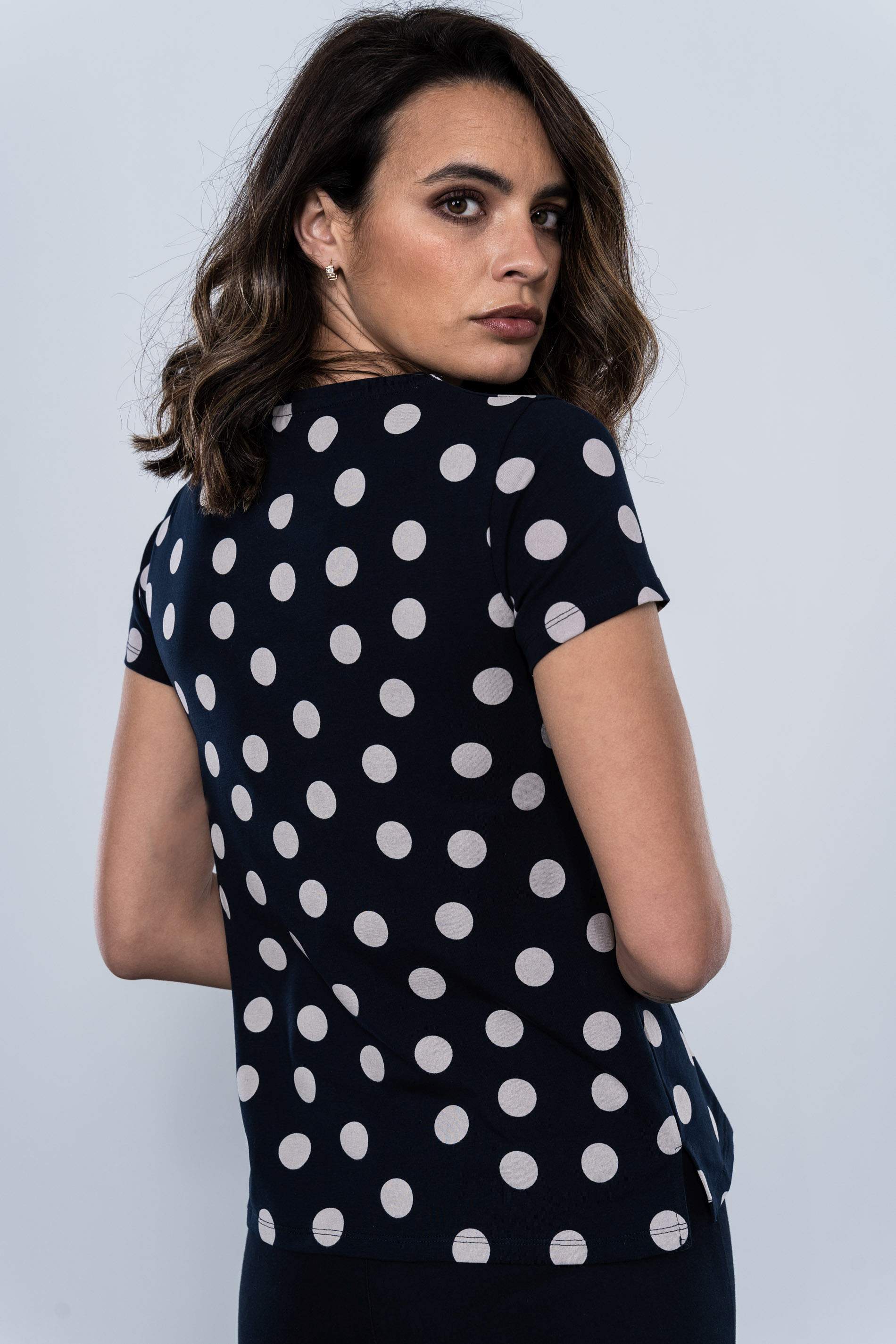 CAMISETA ESTAMPADA TOPOS BLANCOS