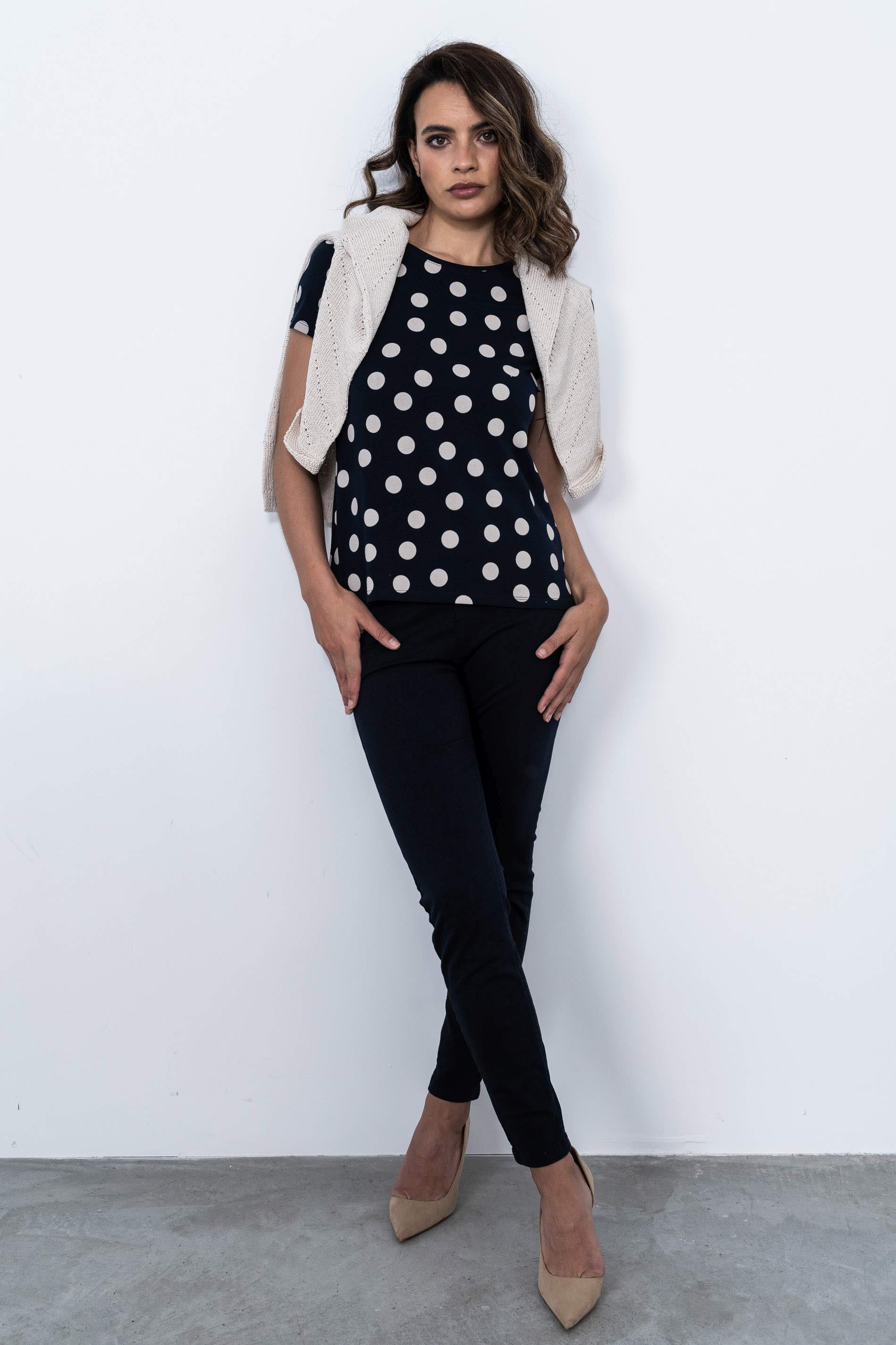 CAMISETA ESTAMPADA TOPOS BLANCOS