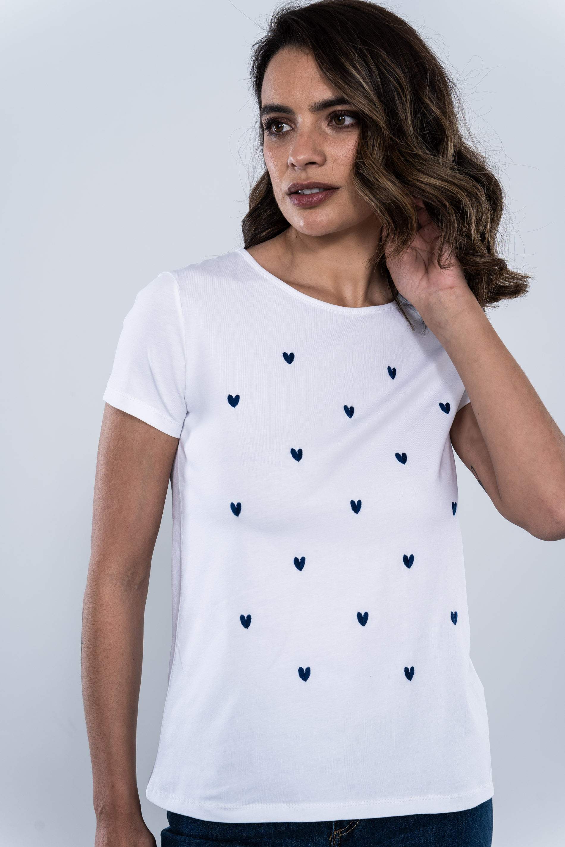 CAMISETA CORAZONES COLOR