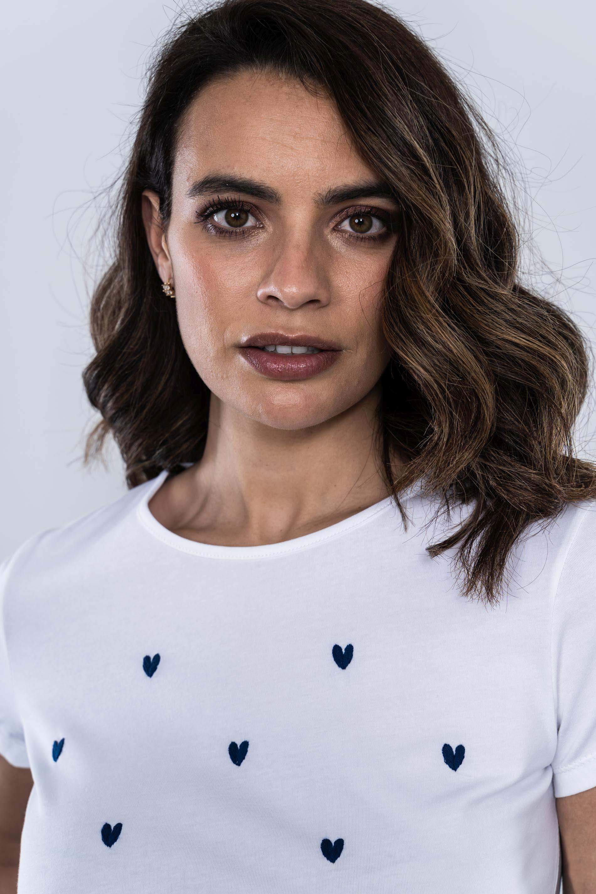 CAMISETA CORAZONES COLOR