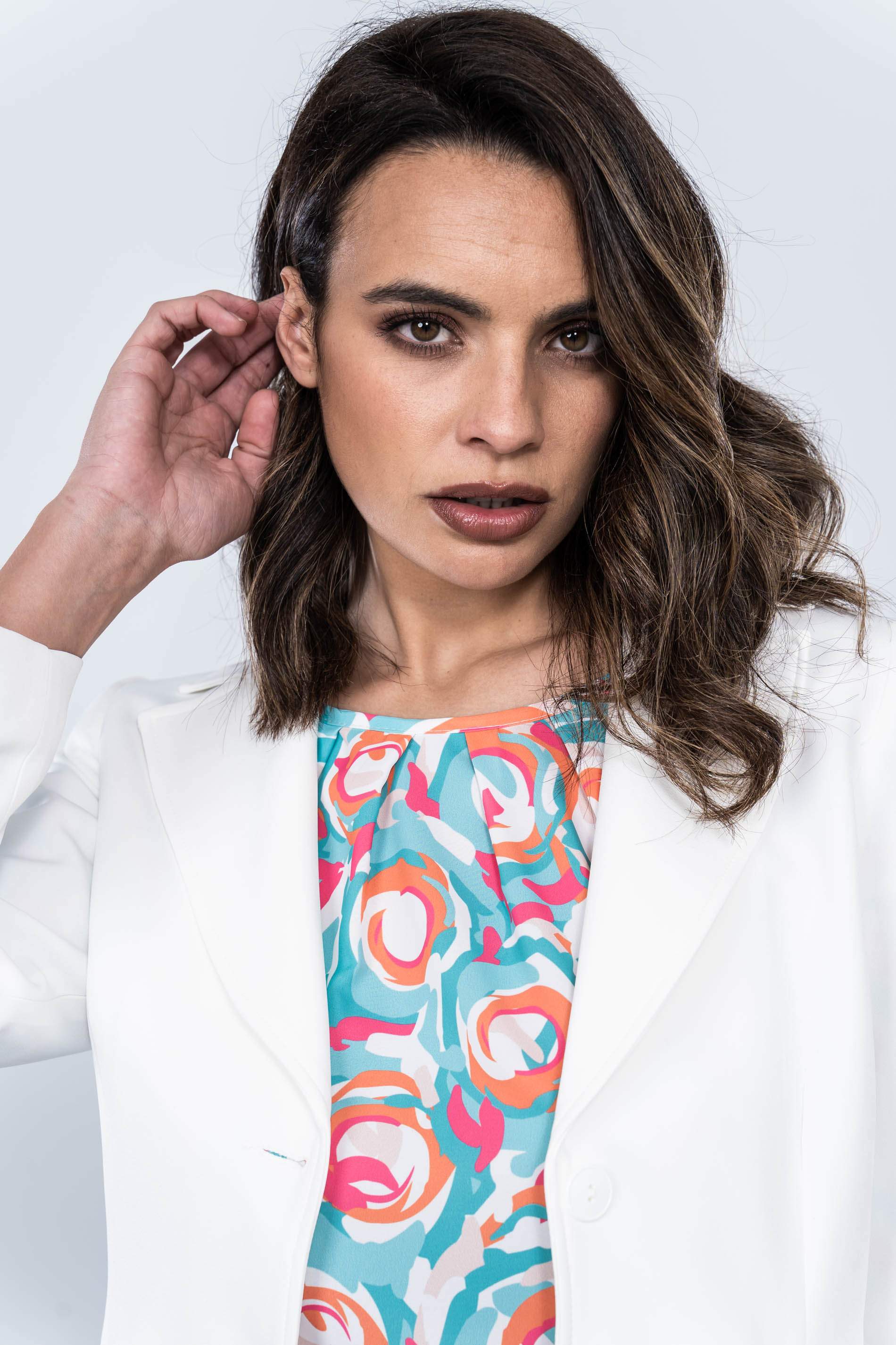 AMERICANA DOBLE BOTON BLANCA