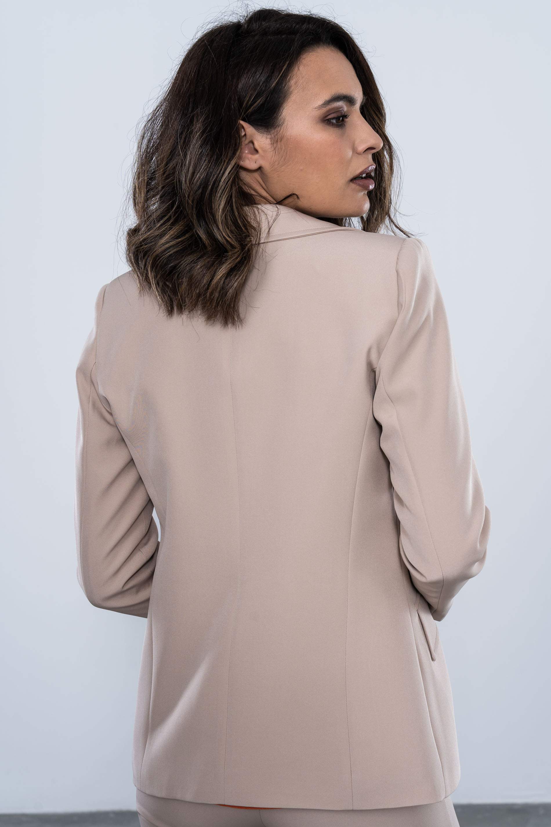 AMERICANA DOBLE BOTON BEIGE