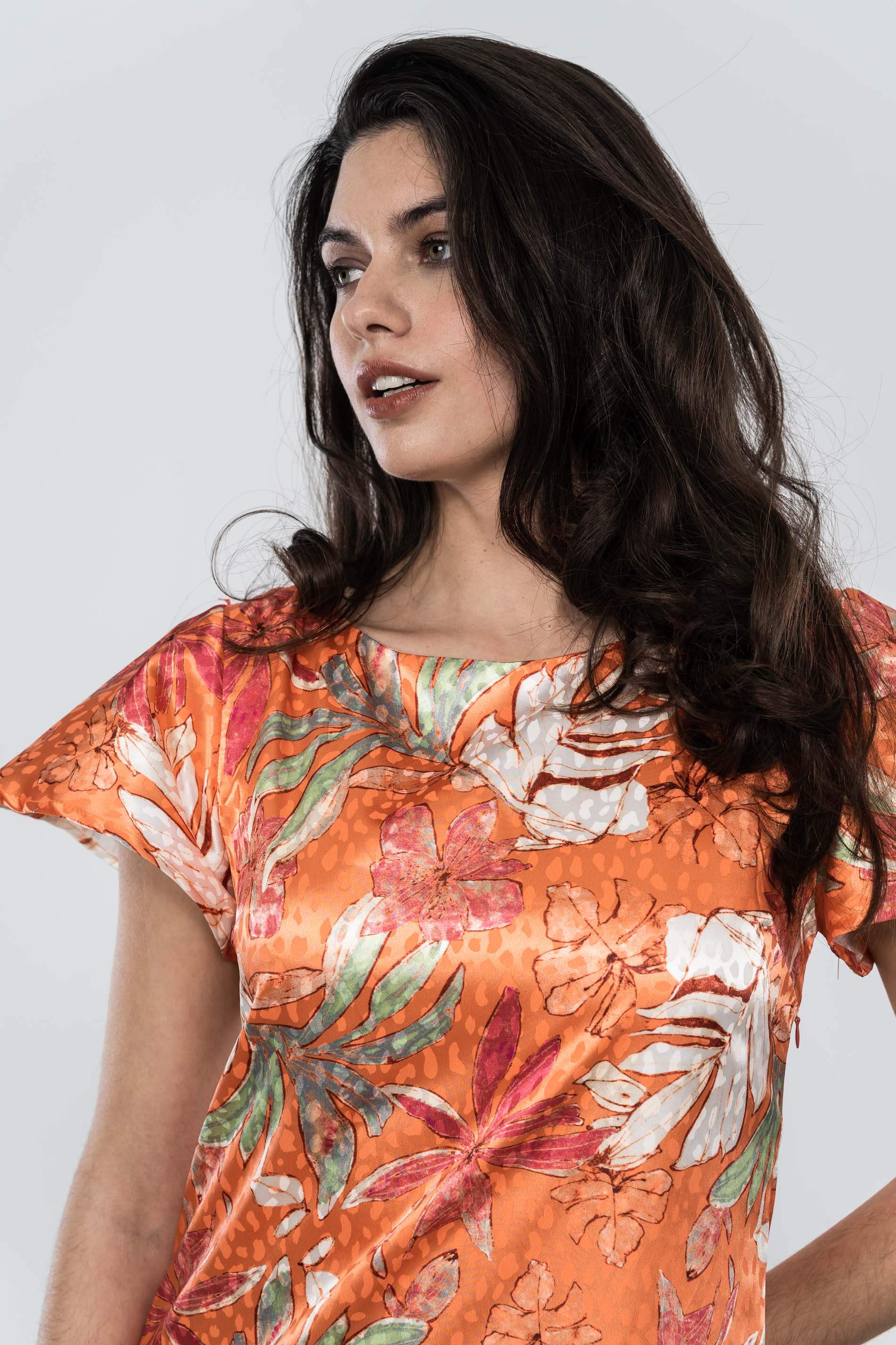 VESTIDO SATINADO CAPA BAJO MANDARINA