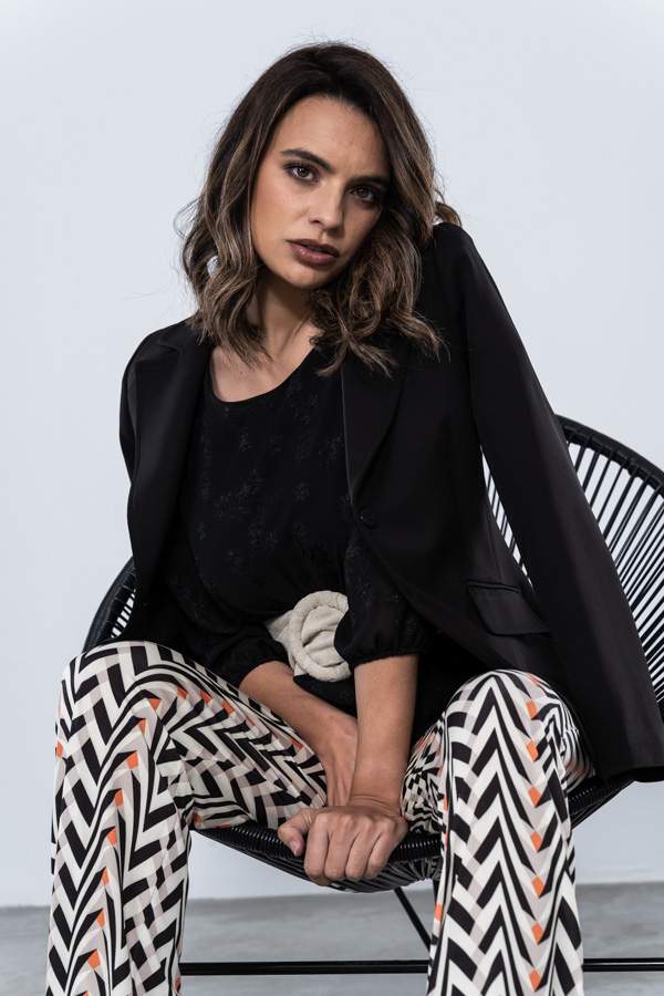 BLUSA FLORES JACQUARD NEGRO