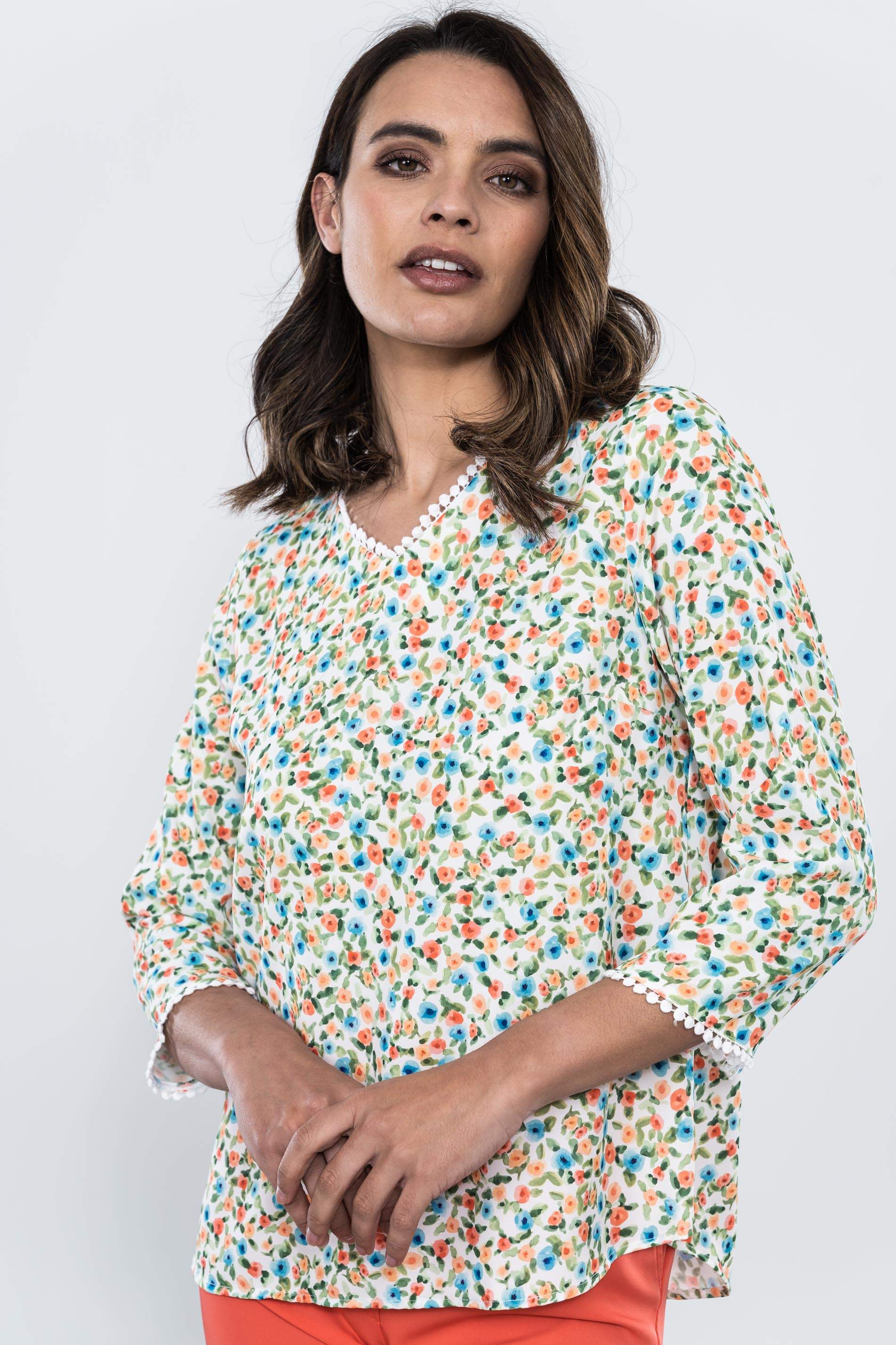 BLUSA ESTAMPADA PUNTILLA