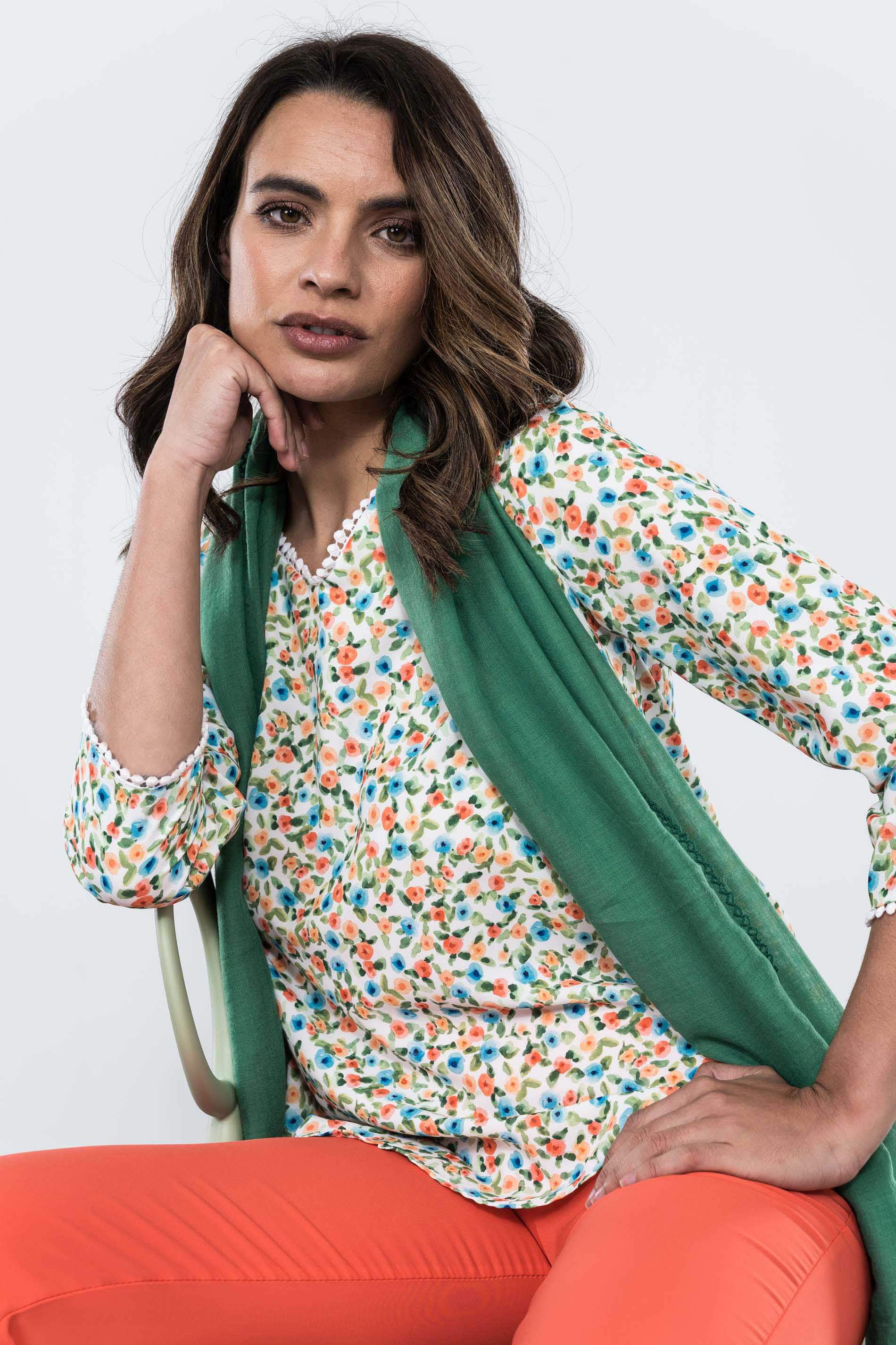 BLUSA ESTAMPADA PUNTILLA