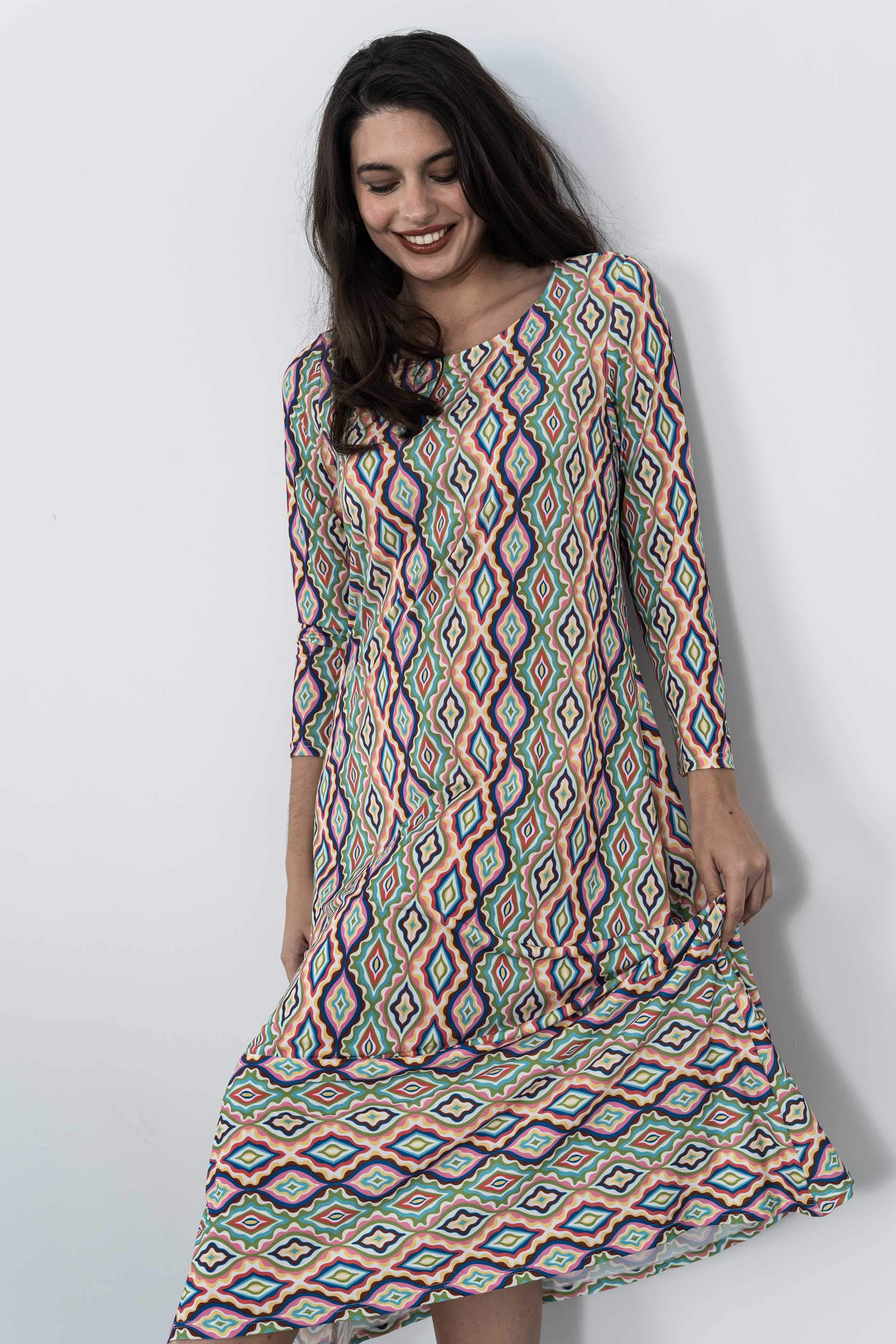 VESTIDO EVASE ROMBOS COLOR