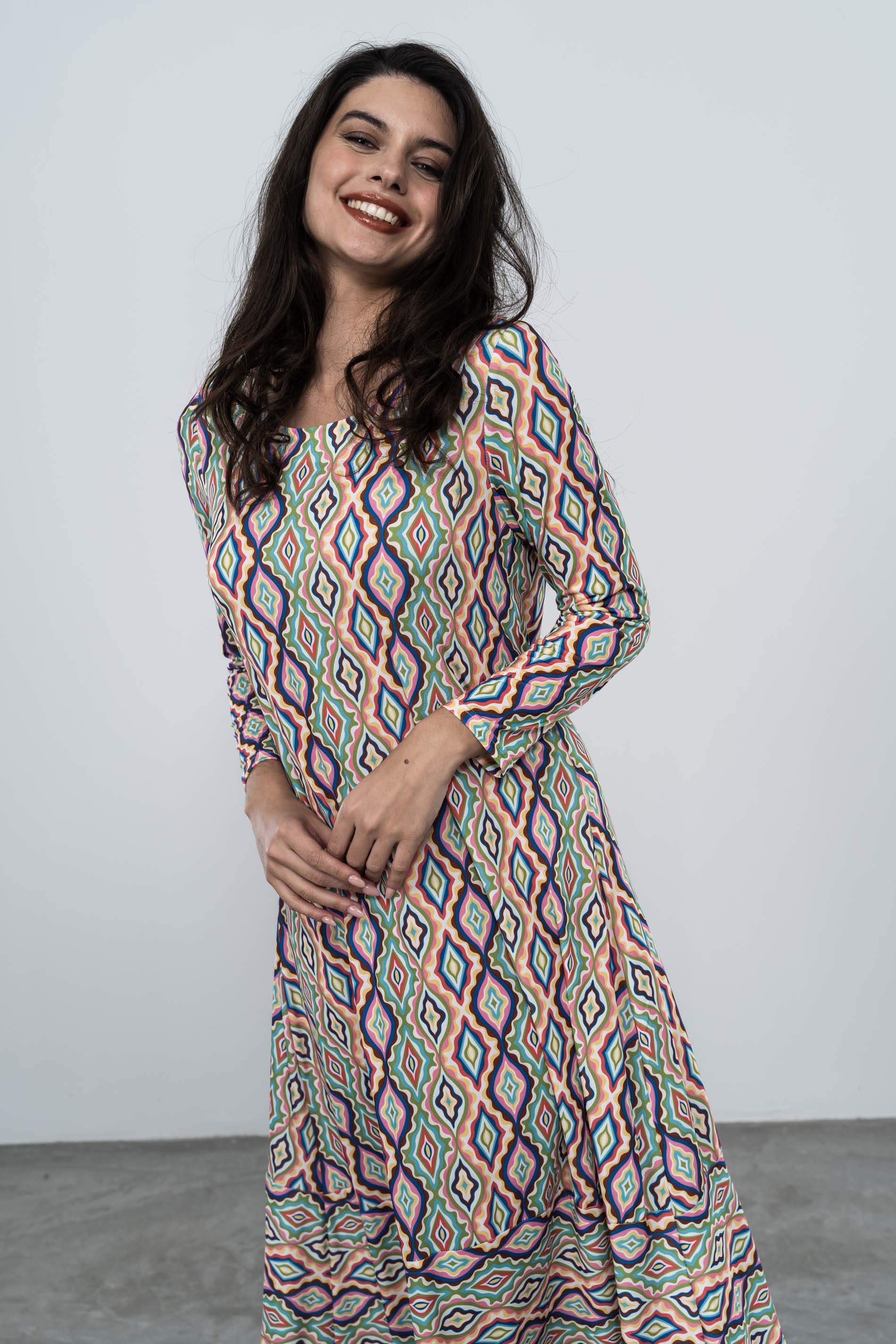 VESTIDO EVASE ROMBOS COLOR
