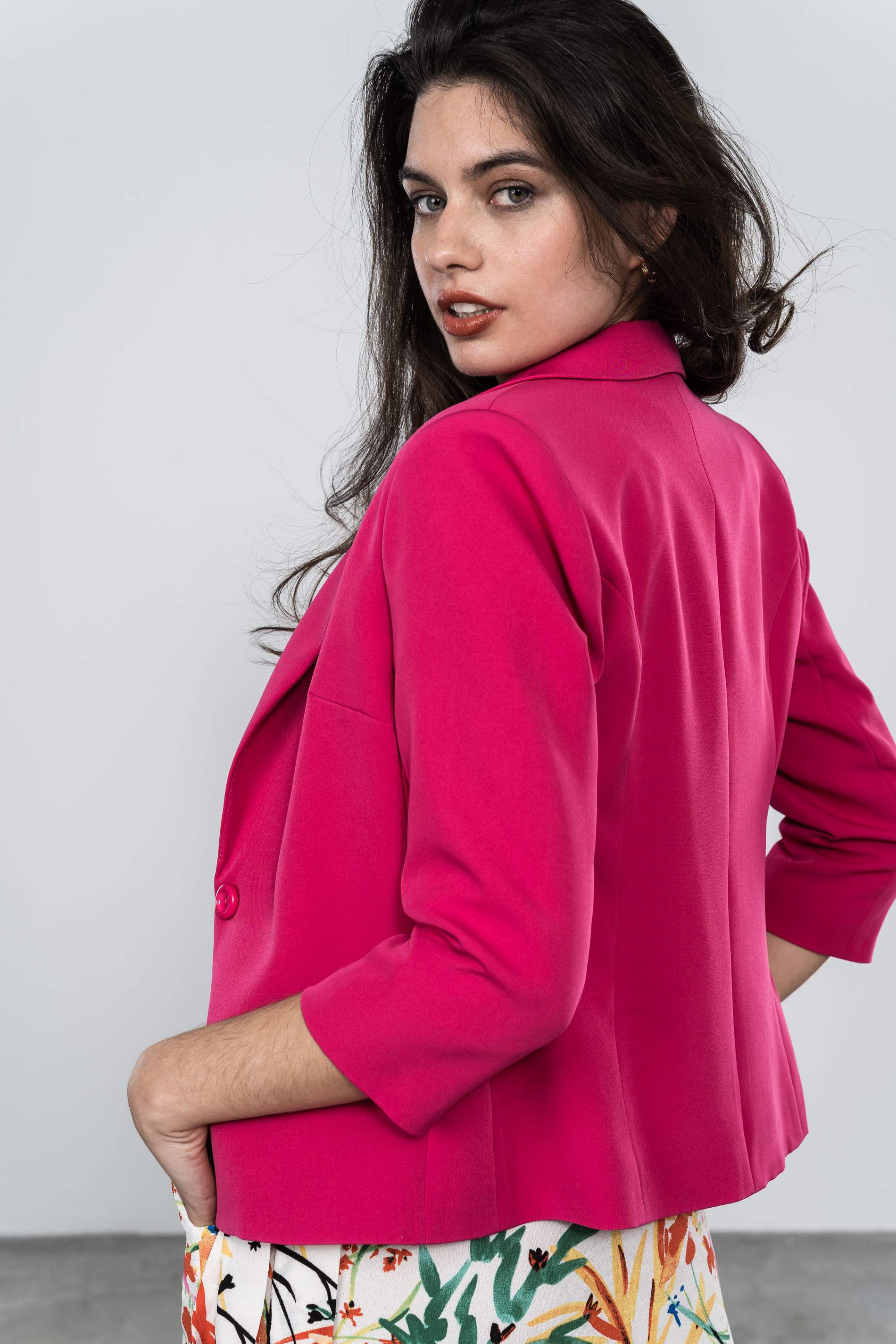 AMERICANA BOTON CORTA FUCSIA