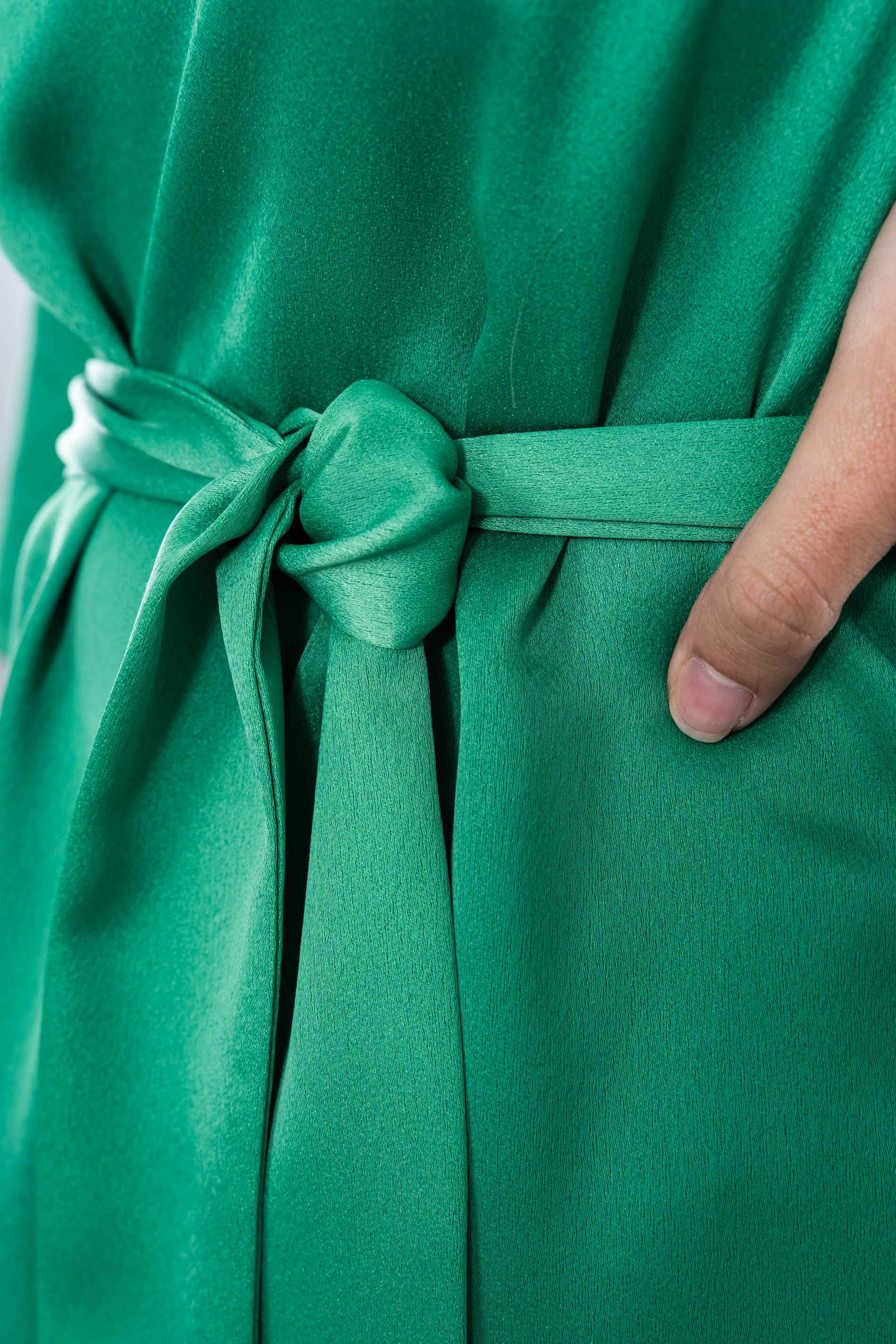 BLUSON SATINADO CINTURON VERDE