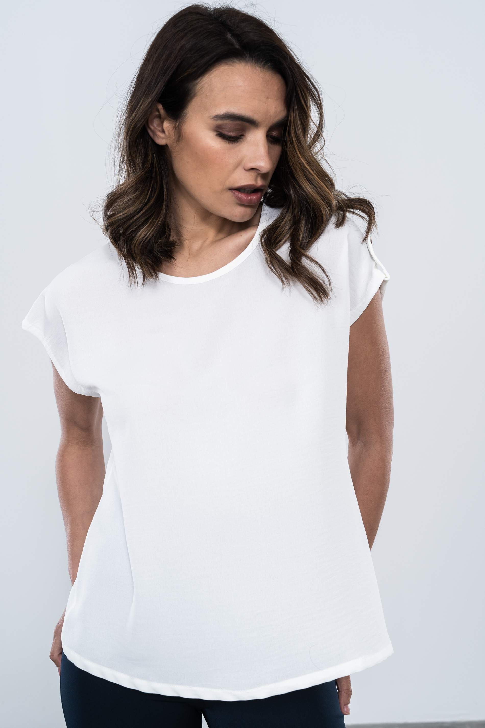 BLUSA MANGA CAIDA BOTON CRUDO