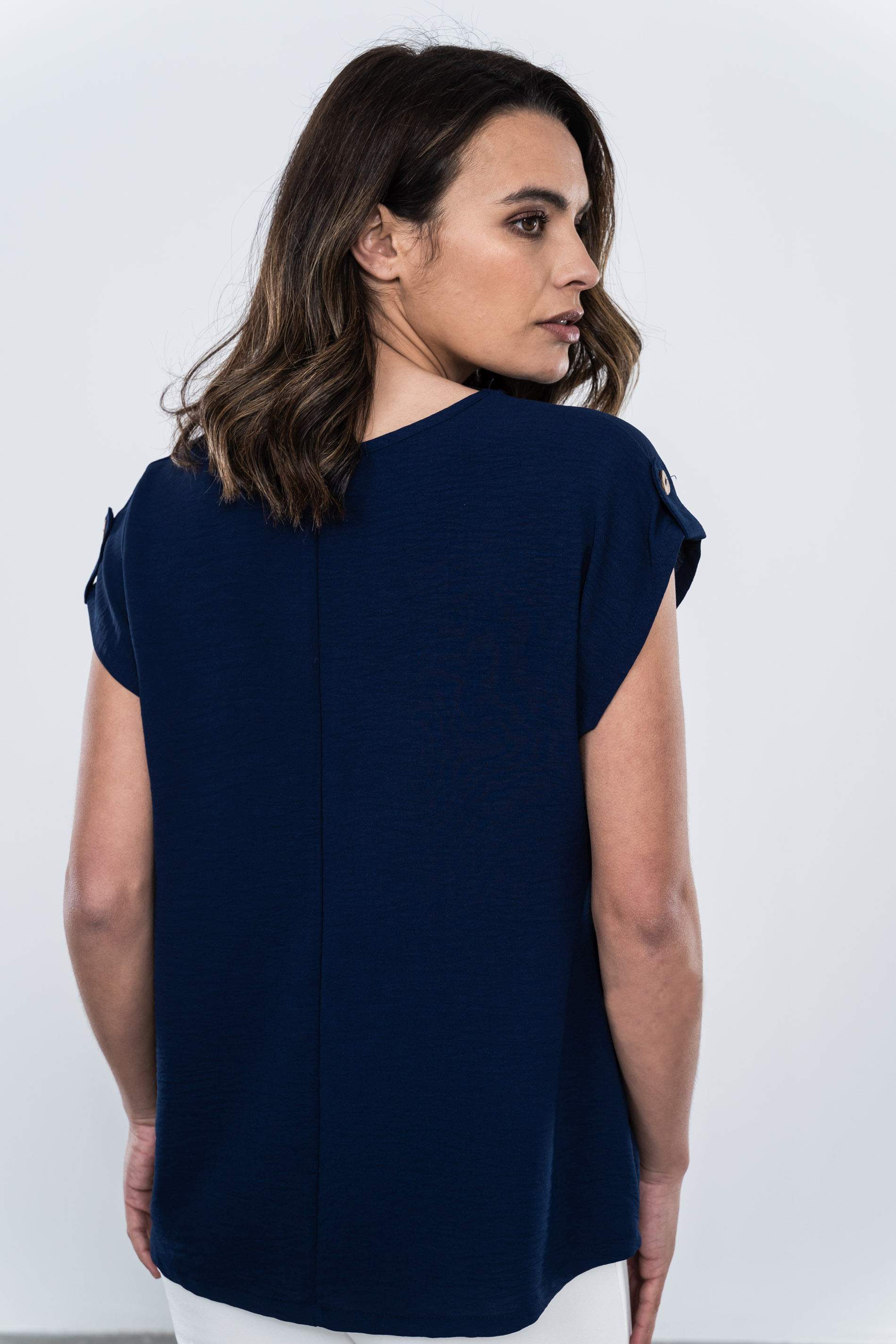 BLUSA MANGA CAIDA BOTON MARINO