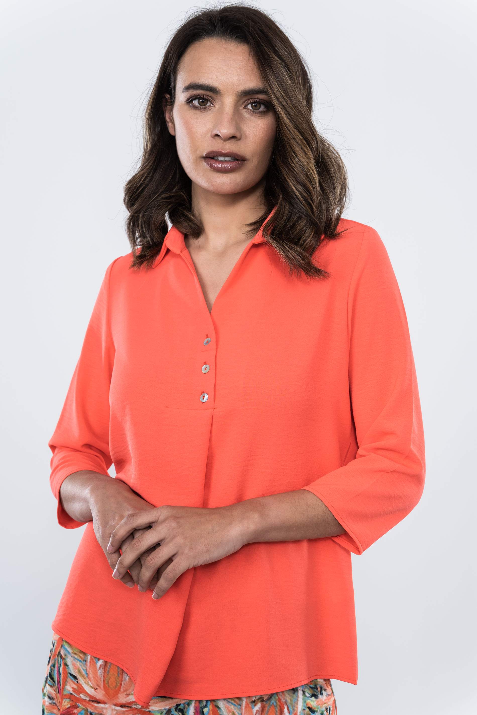 BLUSA BOTONES TABLA CORAL