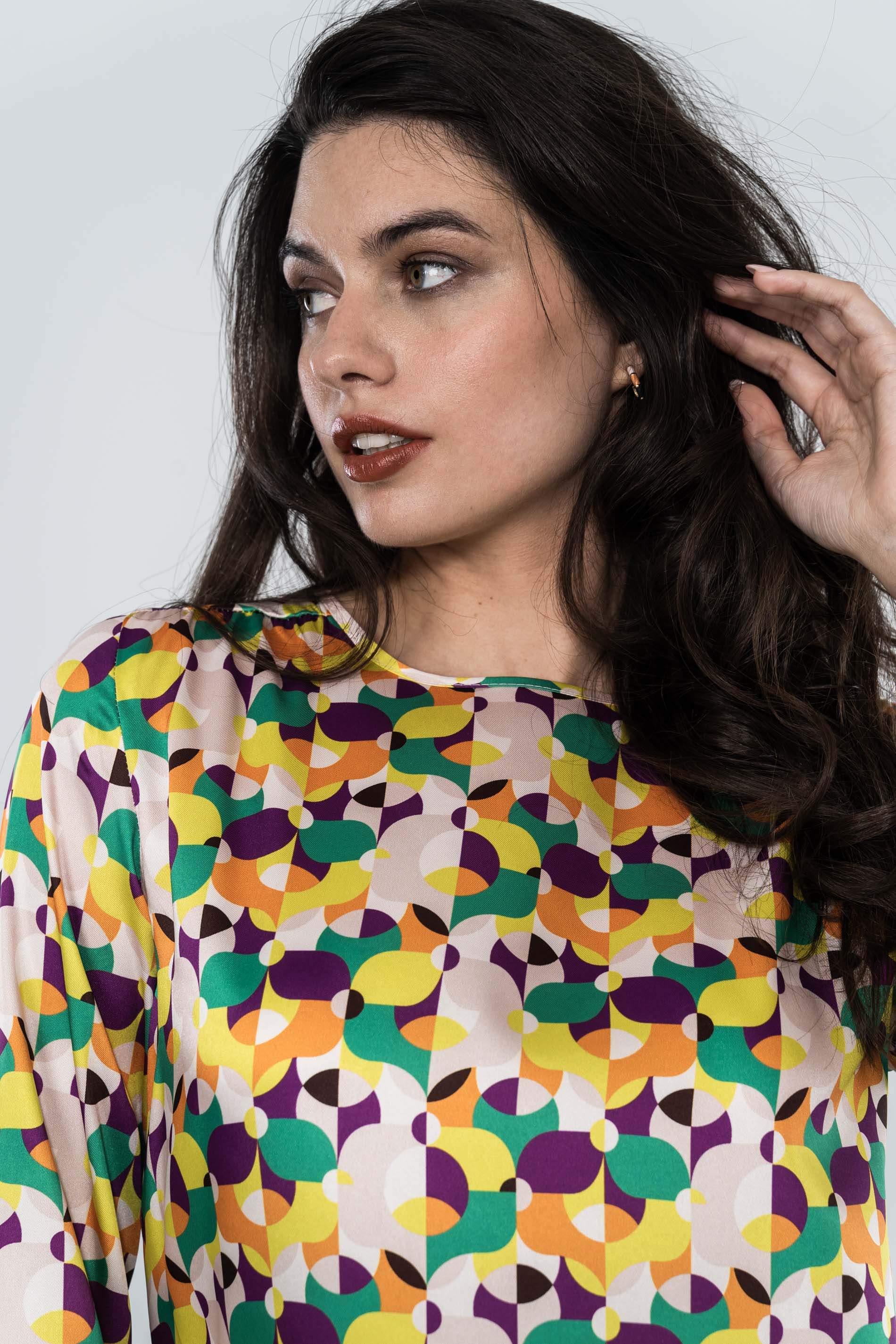 BLUSA GEOMETRICOS DETALLES LACITOS