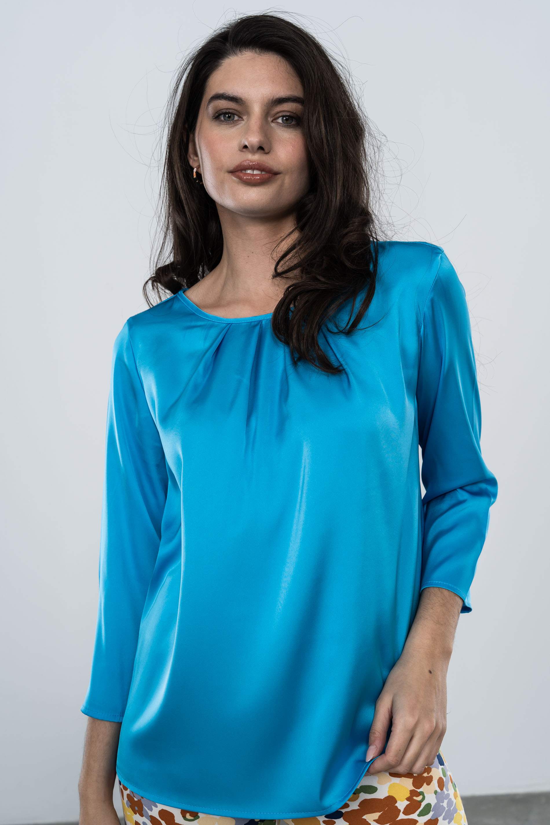 BLUSA PLIEGUES SATINADA TURQUESA