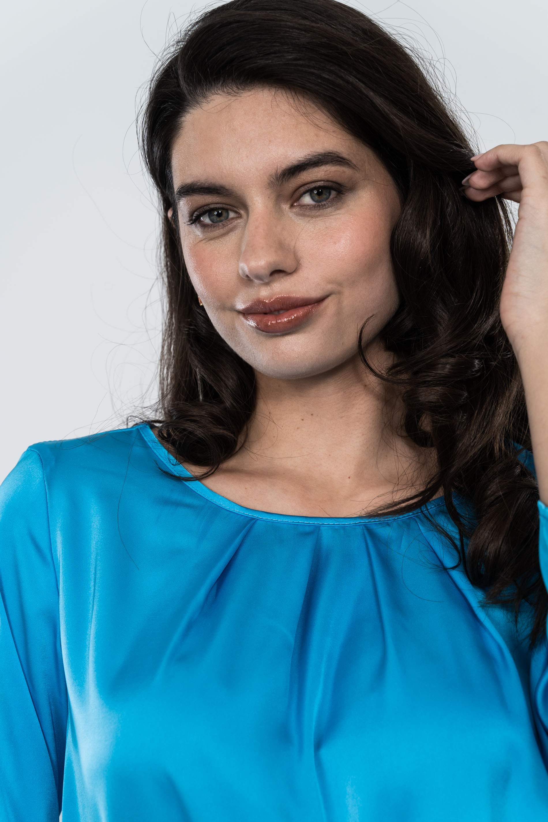 BLUSA PLIEGUES SATINADA TURQUESA