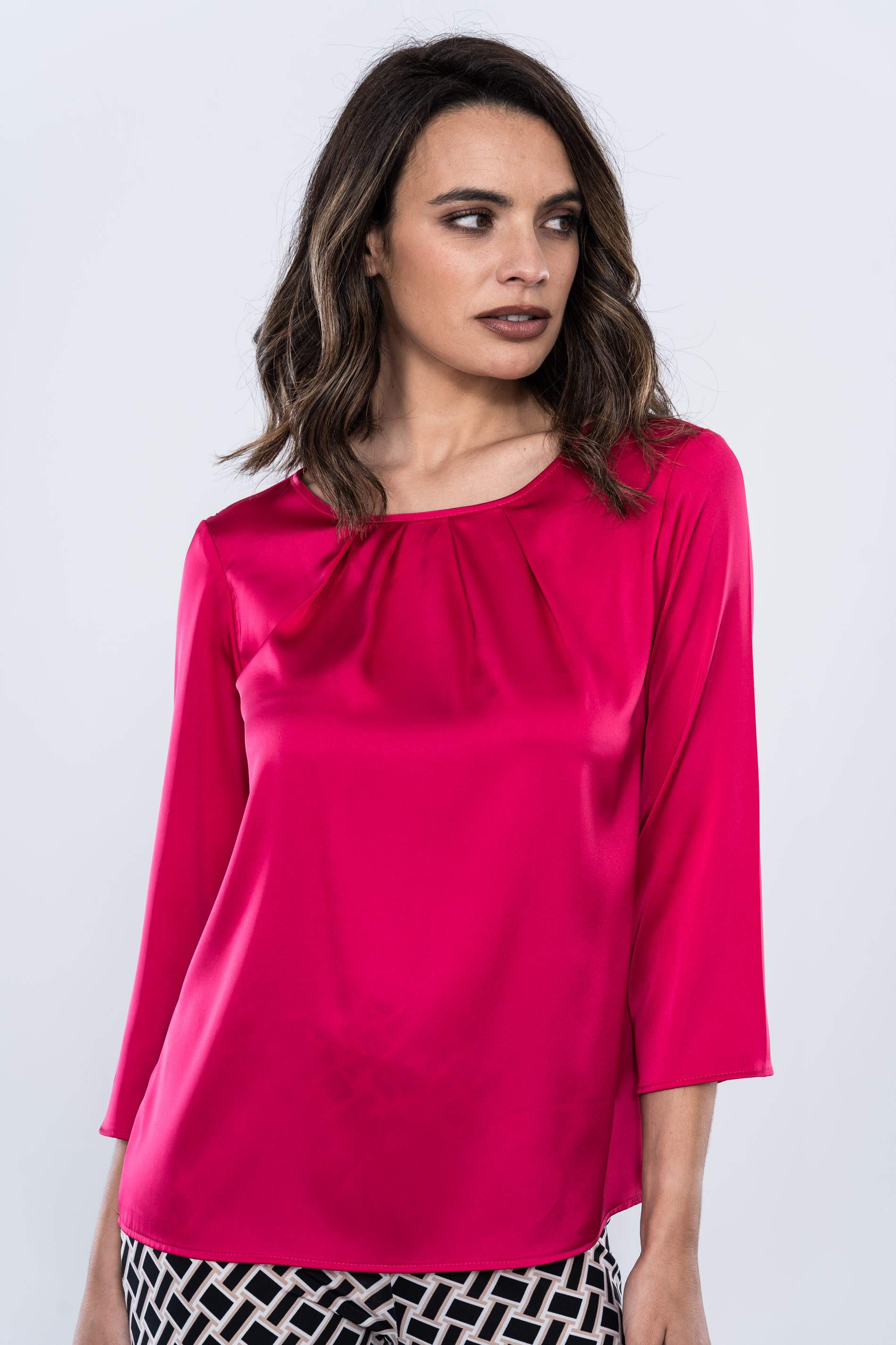 BLUSA PLIEGUES SATINADA FUCSIA