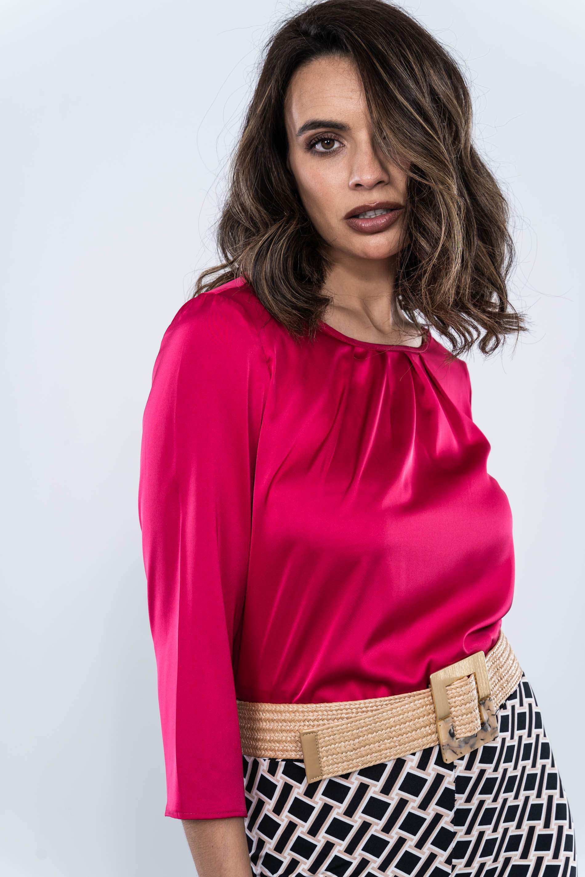 BLUSA PLIEGUES SATINADA FUCSIA