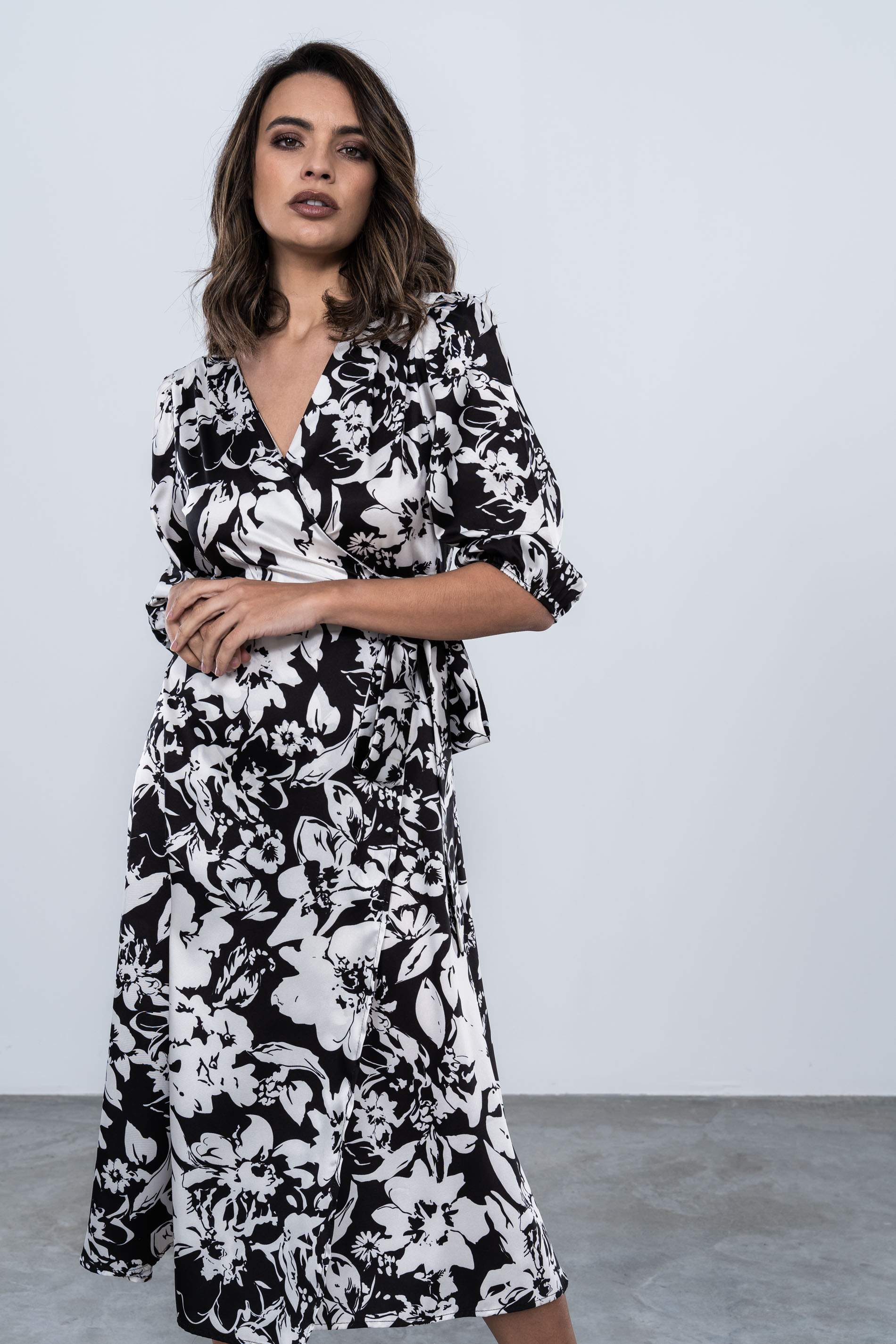 VESTIDO ENVOLVENTE SATINADO BICOLOR