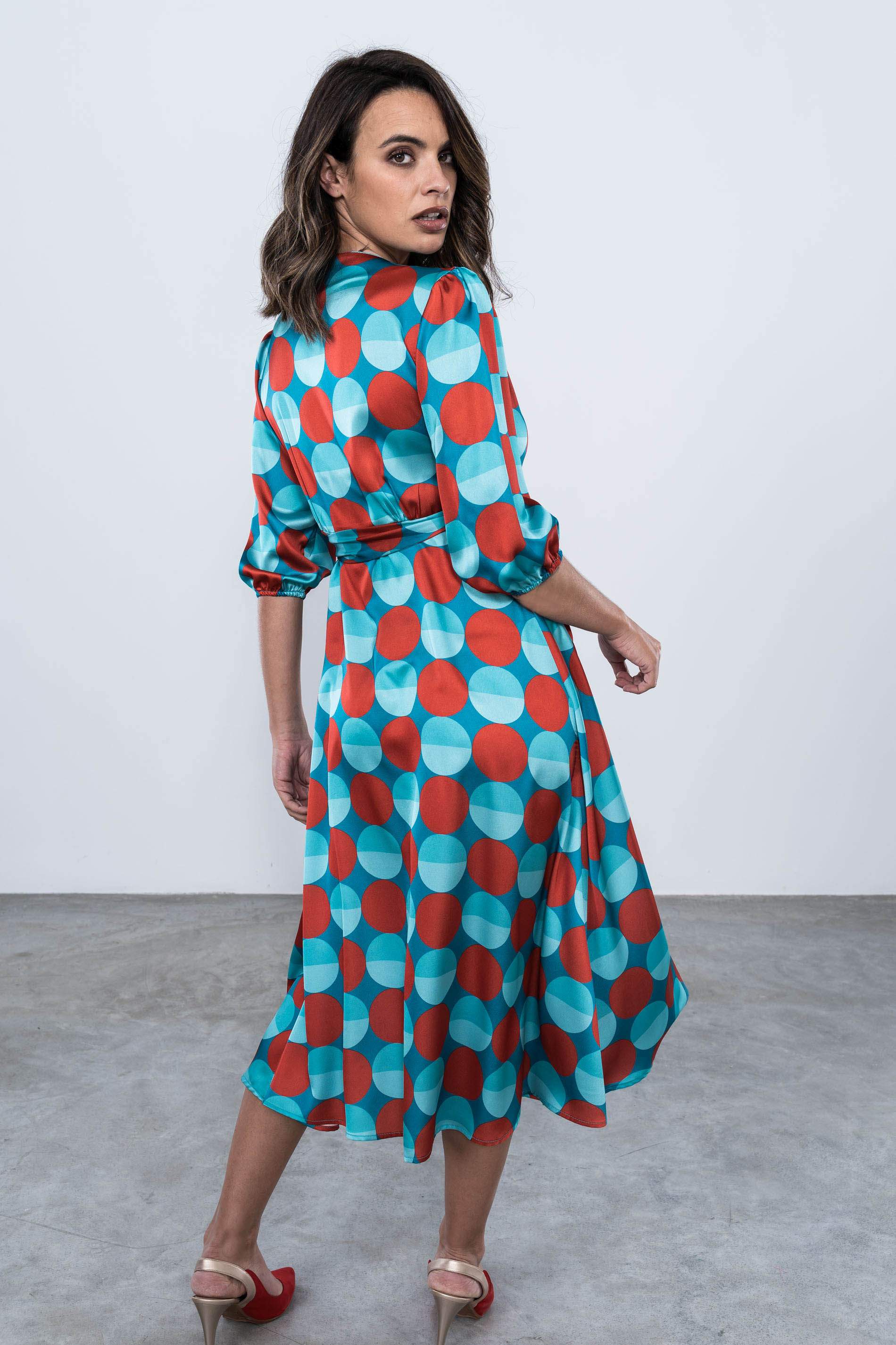 VESTIDO ENVOLVENTE SATINADO CIRCULOS