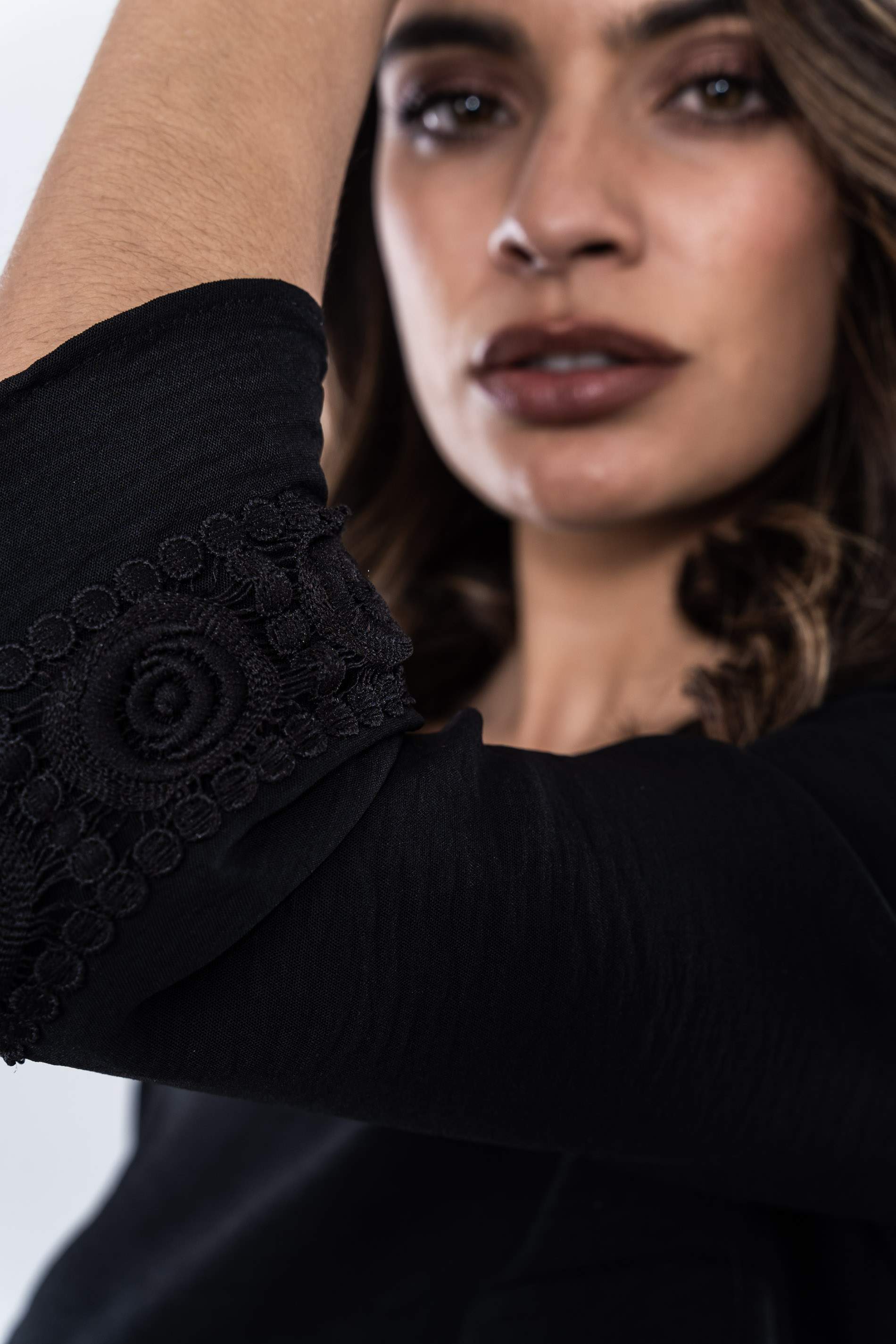 BLUSA DETALLE PUNTILLAS