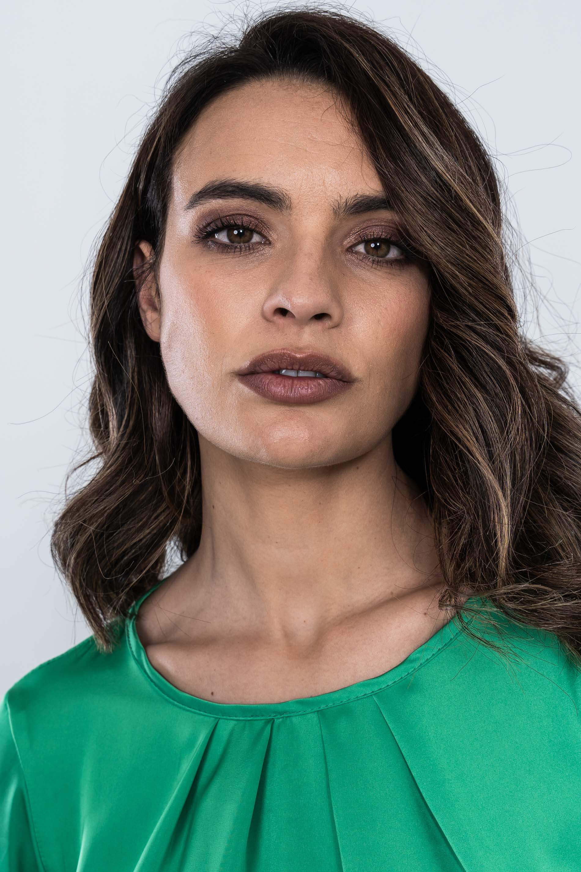 BLUSA PLIEGUES SATINADA VERDE