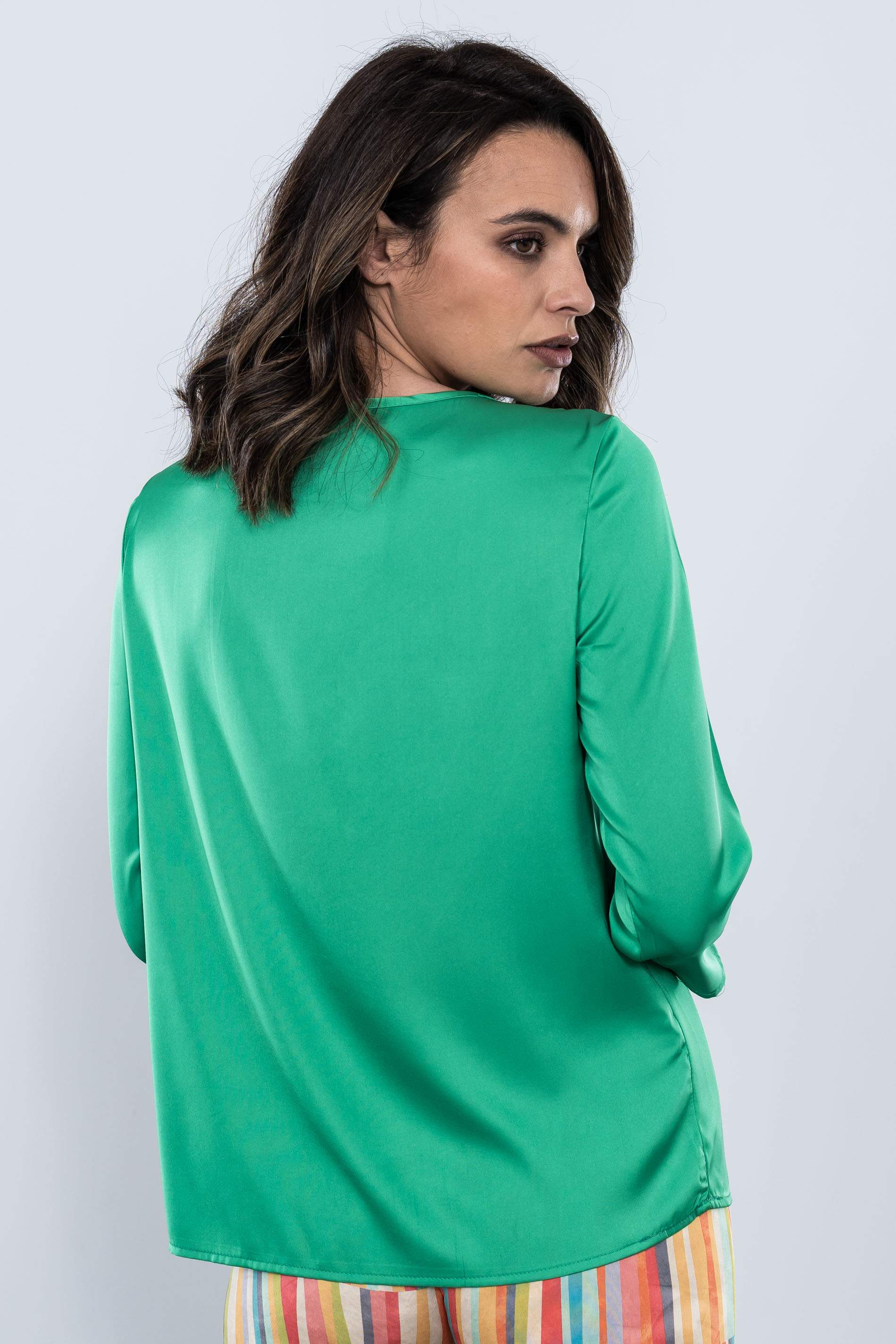 BLUSA PLIEGUES SATINADA VERDE