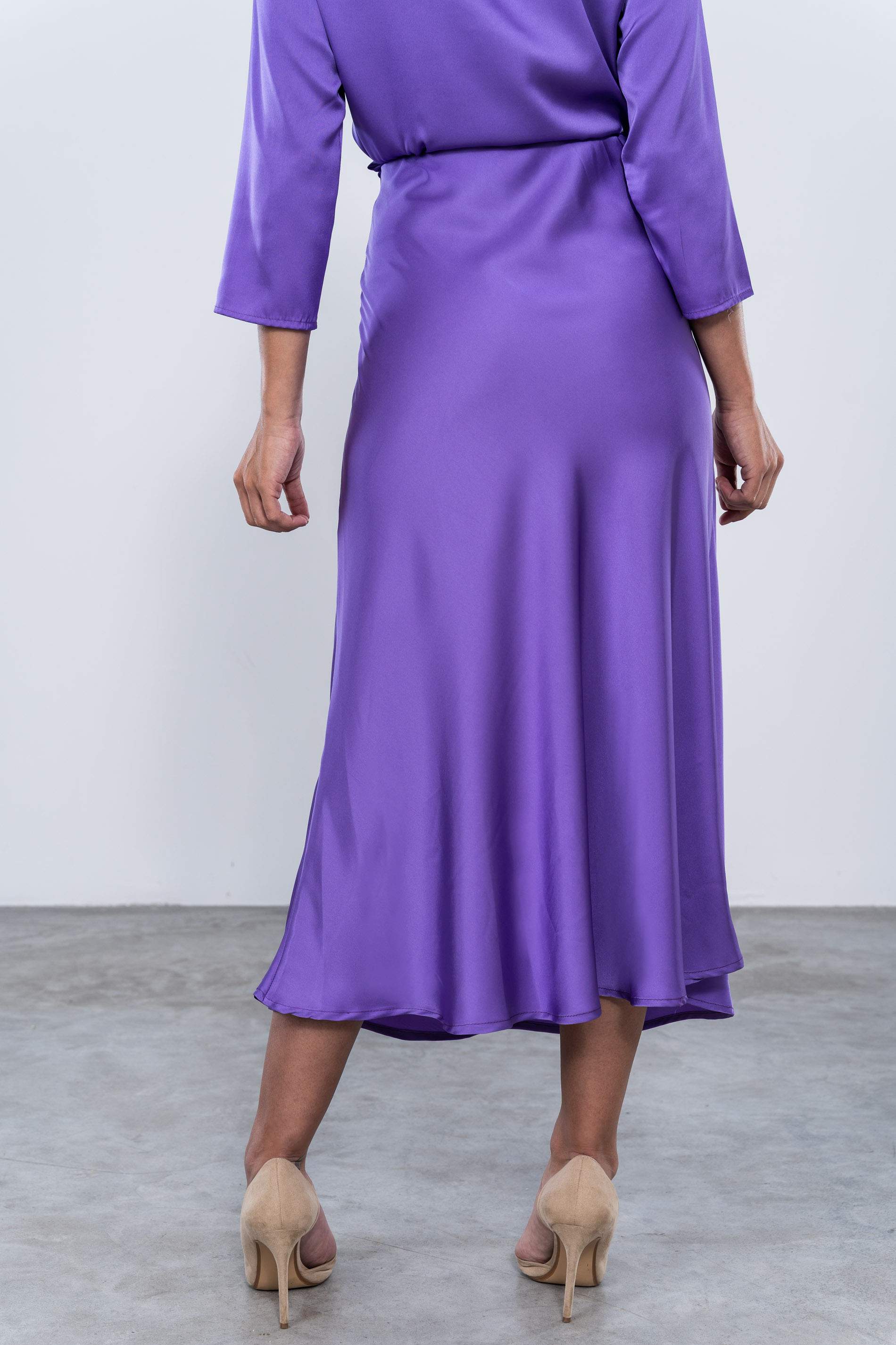 FALDA MIDI SATINADA VIOLETA