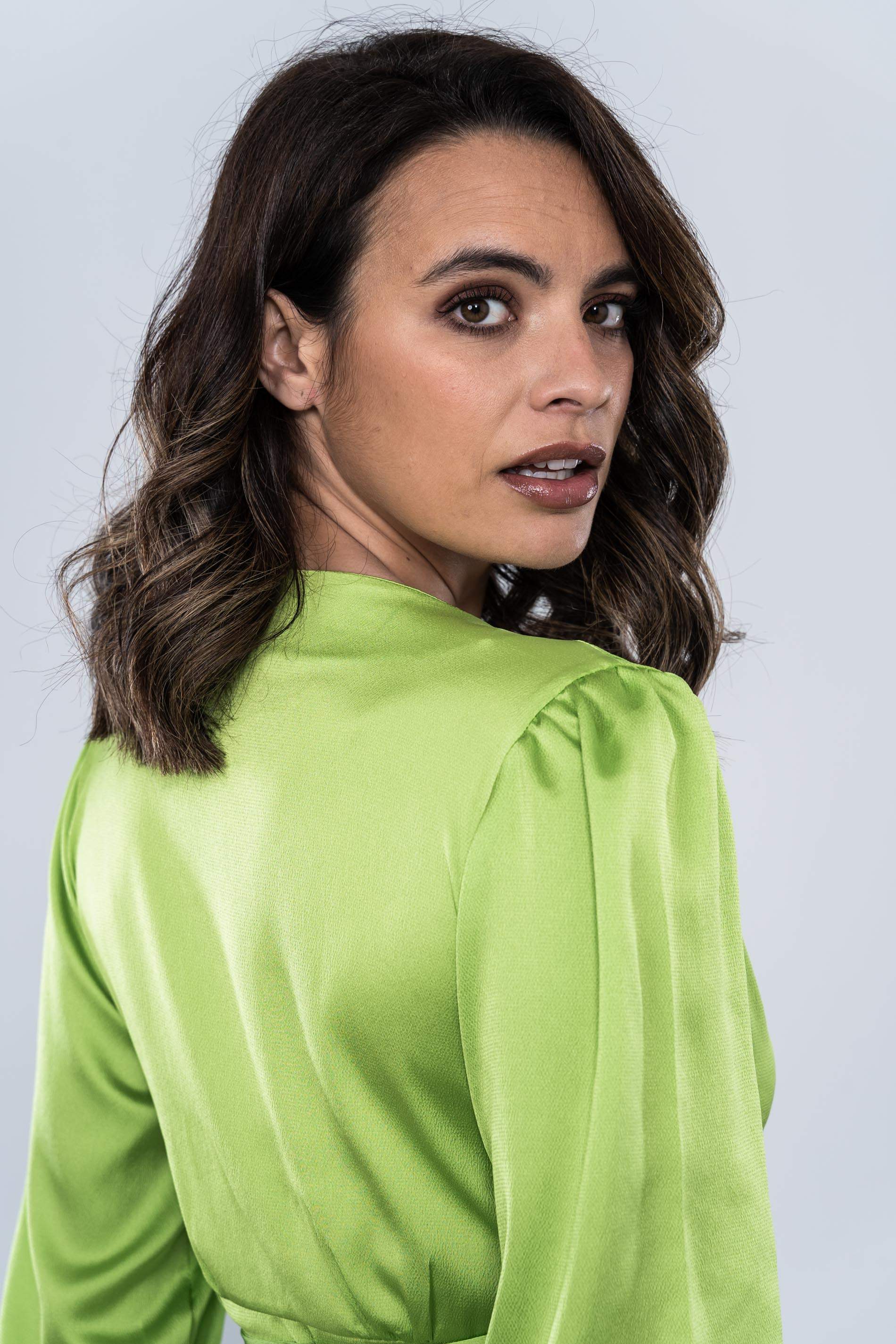 VESTIDO ENVOLVENTE CREPE SATINADO