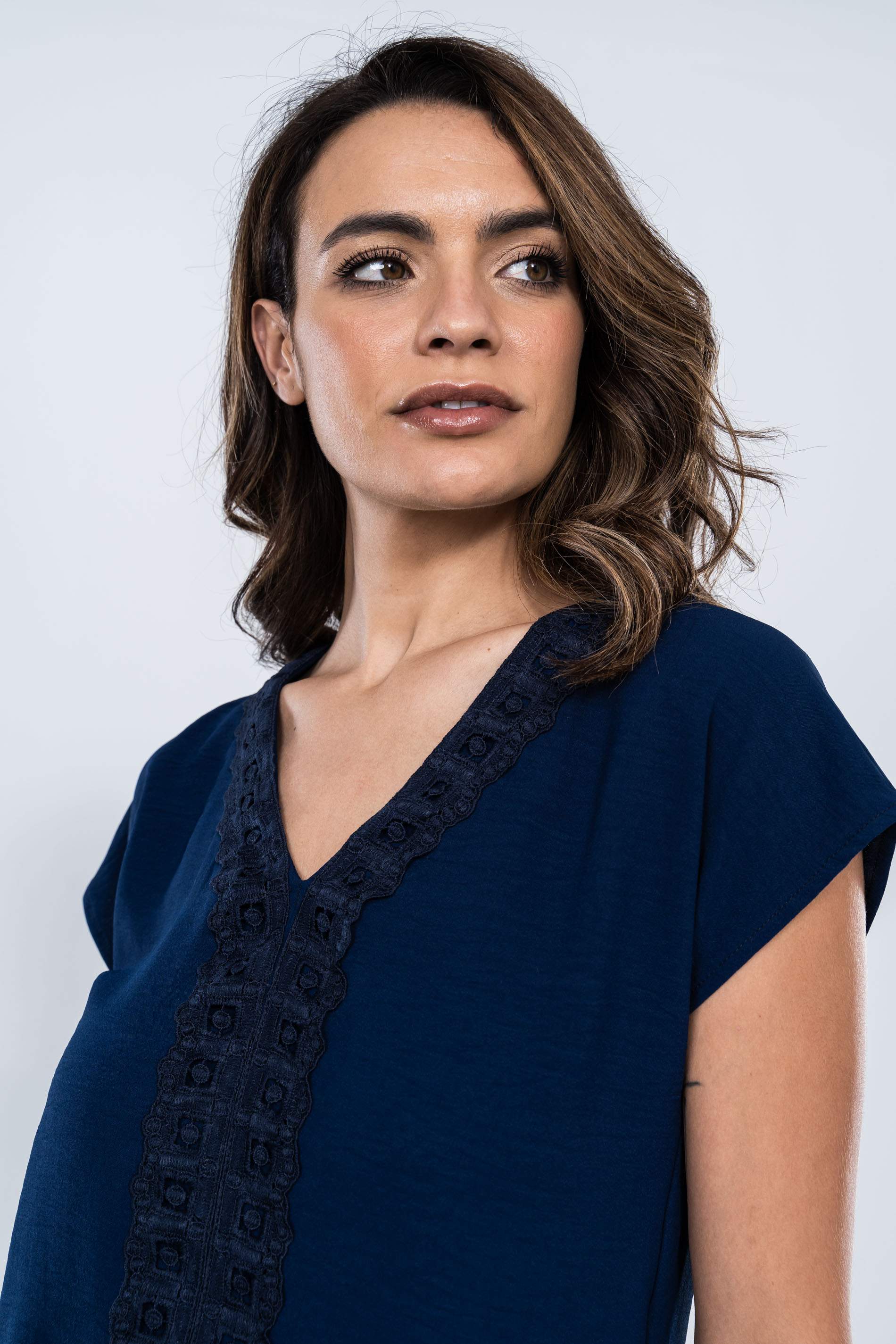BLUSA TIRA ENCAJE MARINO