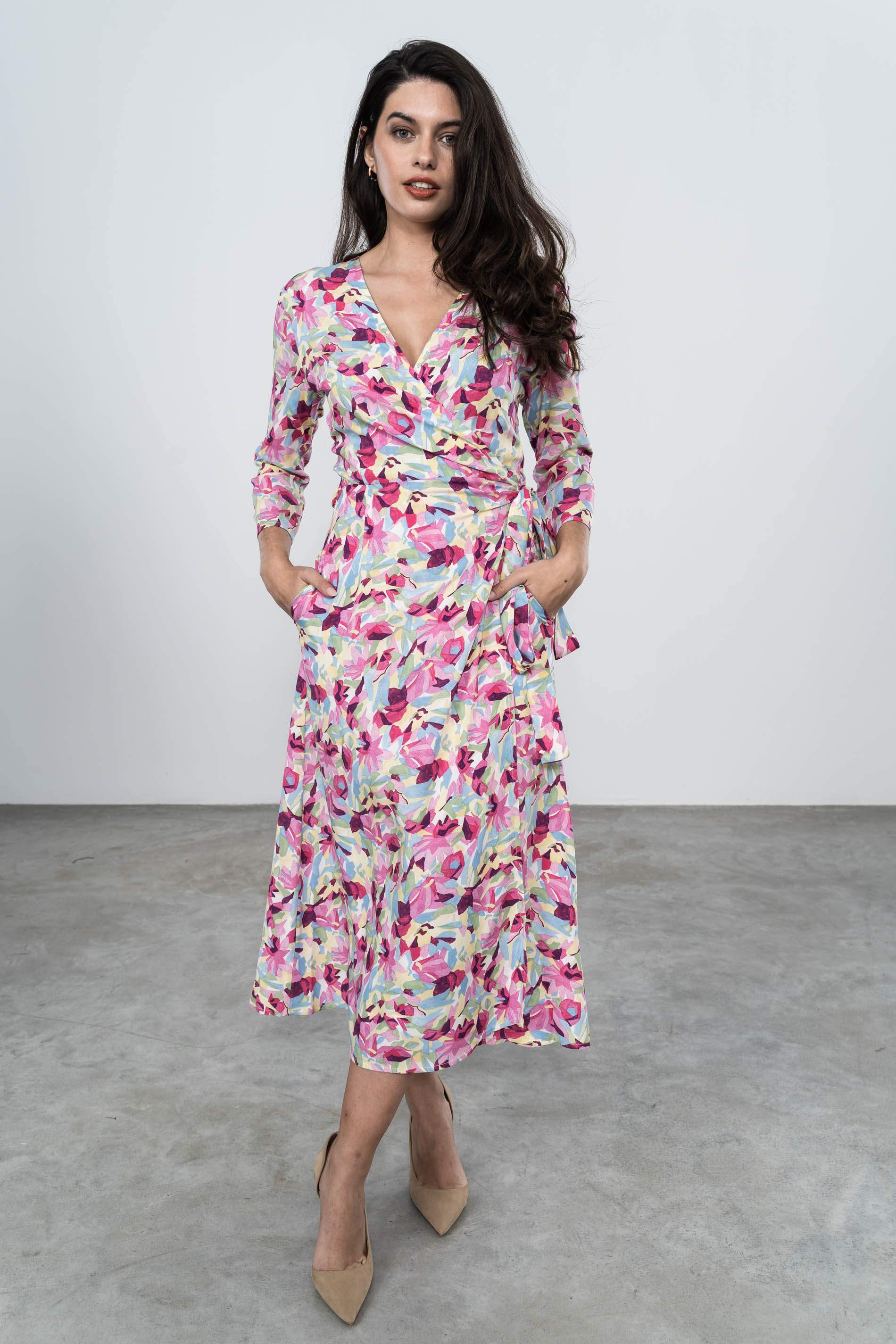 VESTIDO ESTAMPADO  FLORAL FUCSIA  ENVOLVENTE