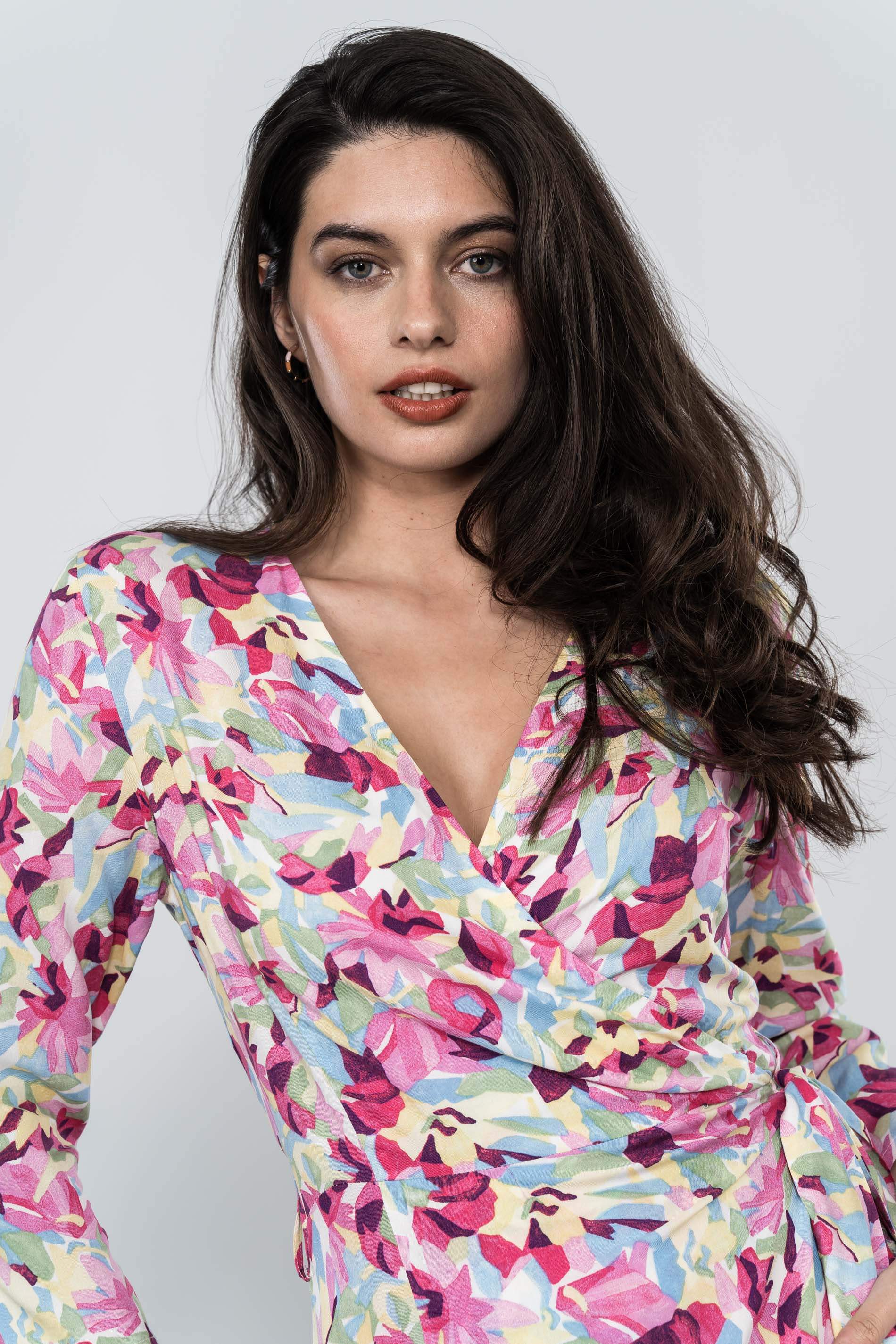 VESTIDO ESTAMPADO FLORAL FUCSIA ENVOLVENTE