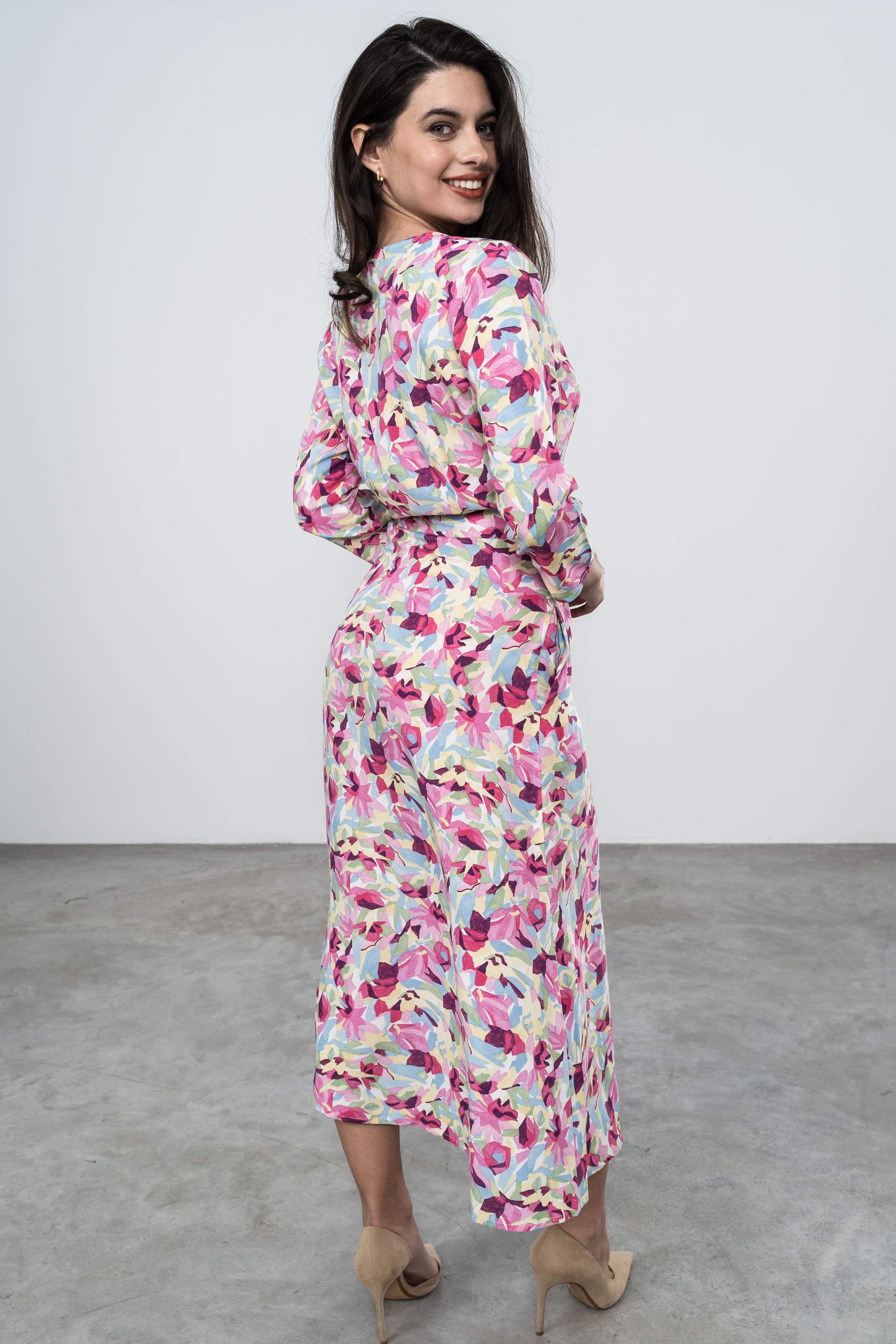 VESTIDO ESTAMPADO FLORAL FUCSIA ENVOLVENTE