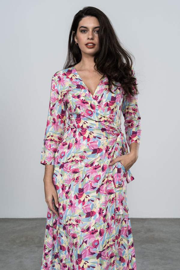 VESTIDO ESTAMPADO FLORAL FUCSIA ENVOLVENTE