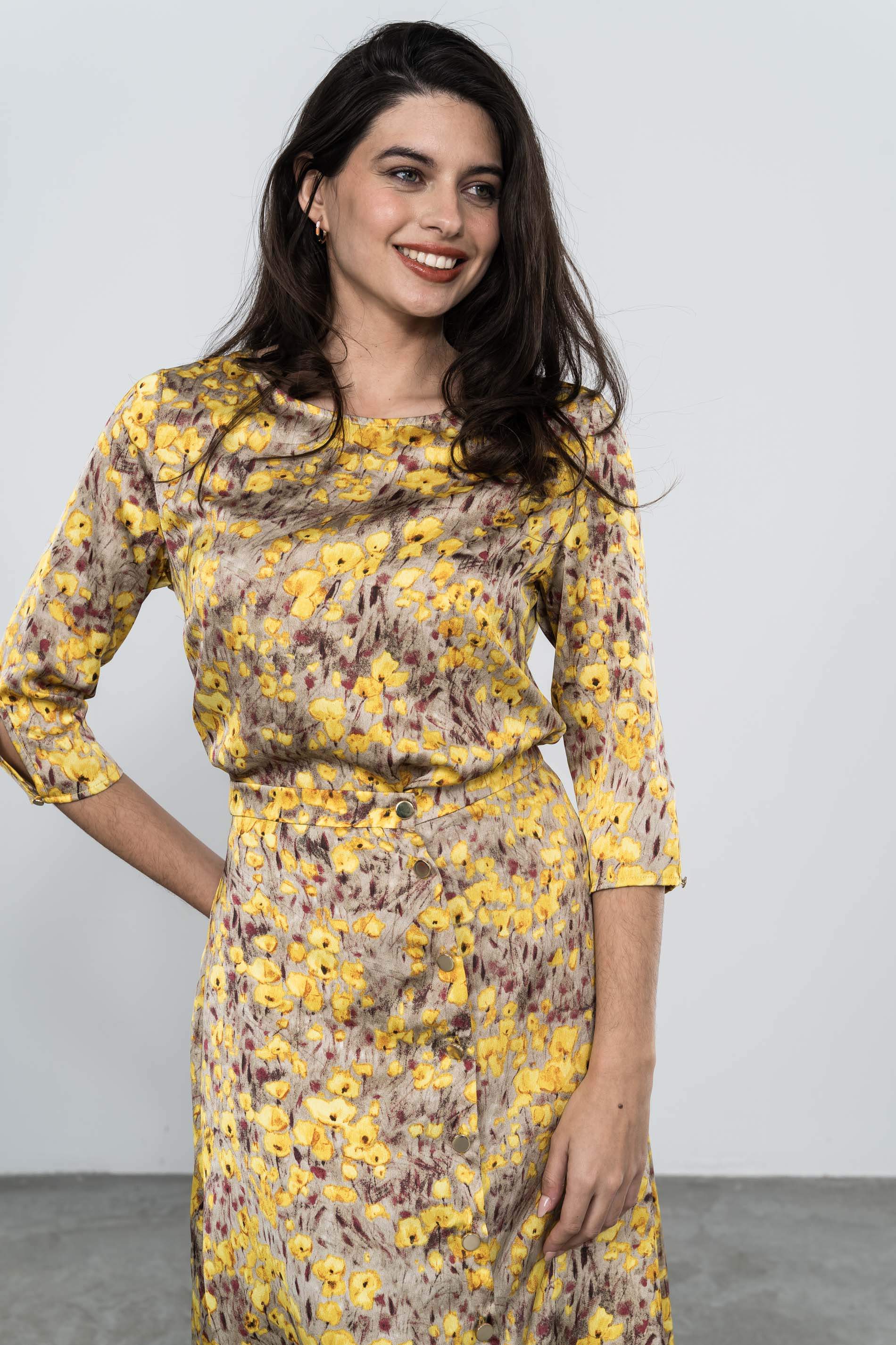 FALDA SATINADA BOTONES AMARILLO