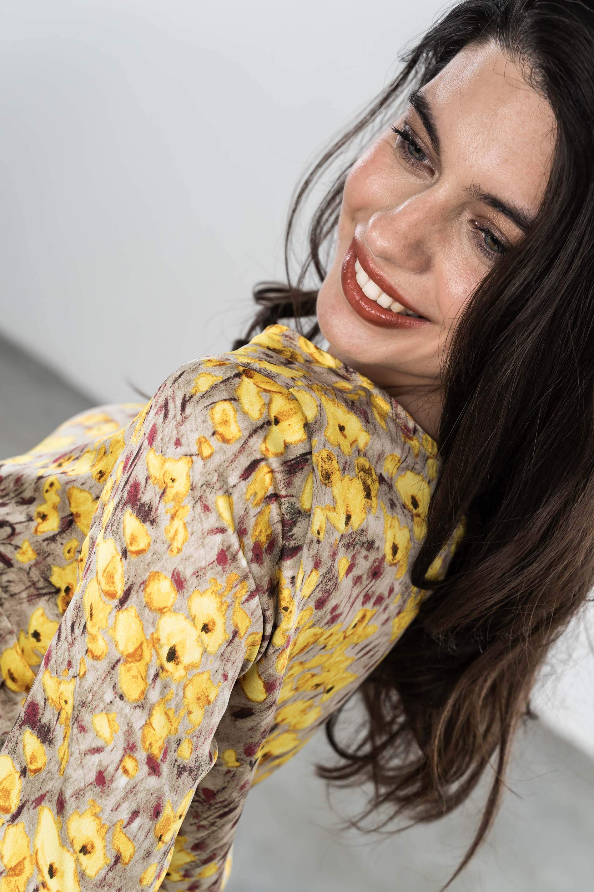 FALDA SATINADA BOTONES AMARILLO